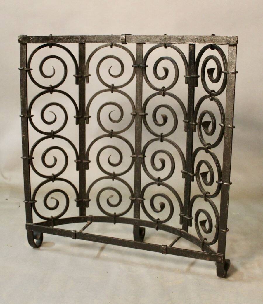 Grille de cheminée en fer forgé