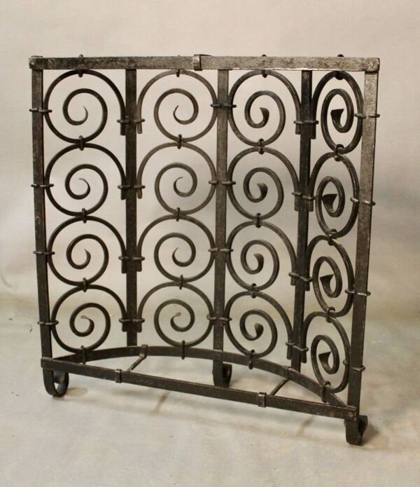 Grille de cheminée en fer forgé