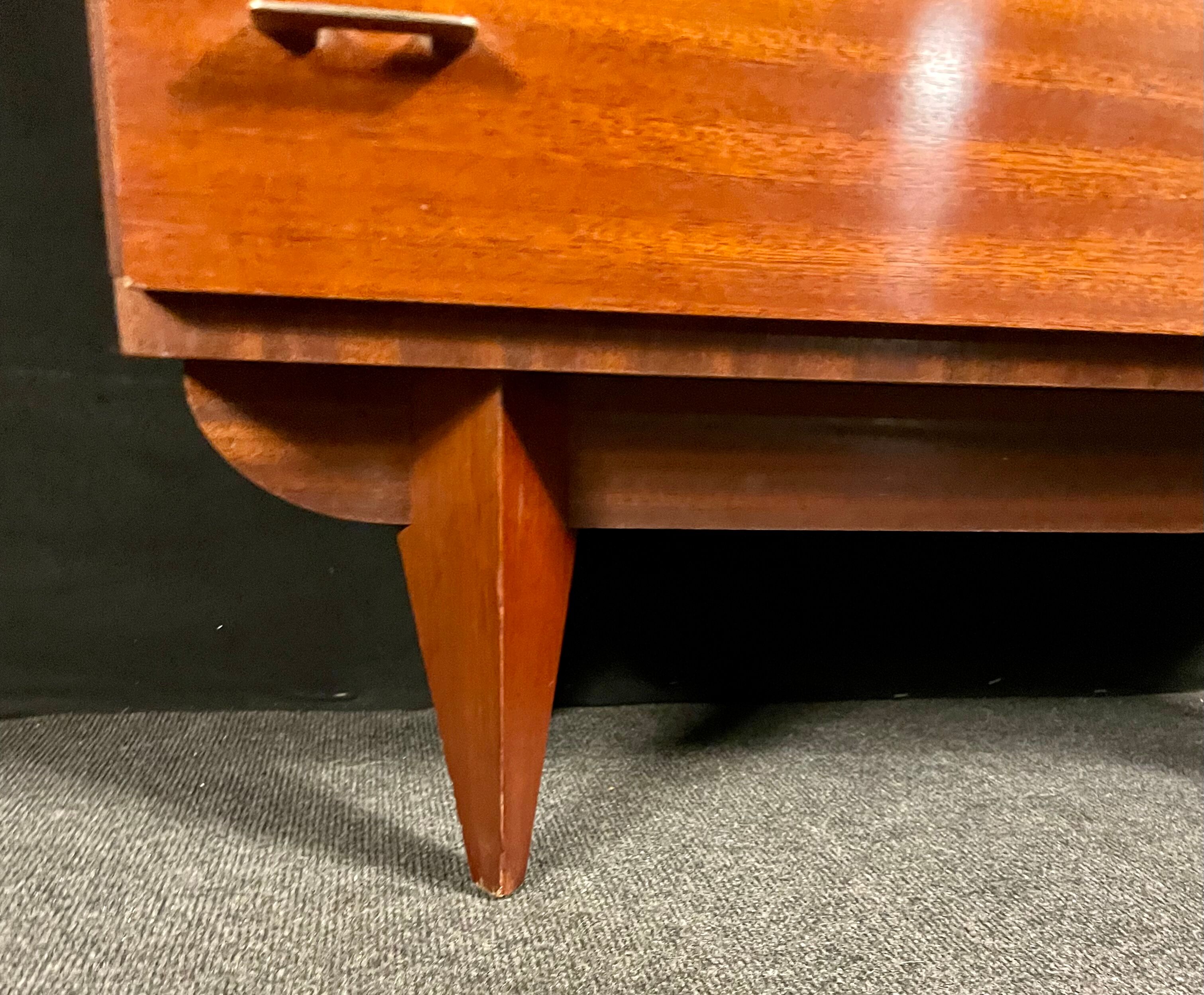 Mahogany chest of drawers