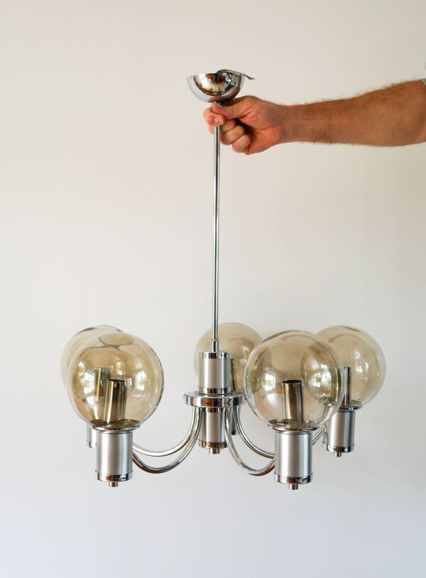 Lustre cinq branches, en chrome et globes en verre fumé, Design, 1970