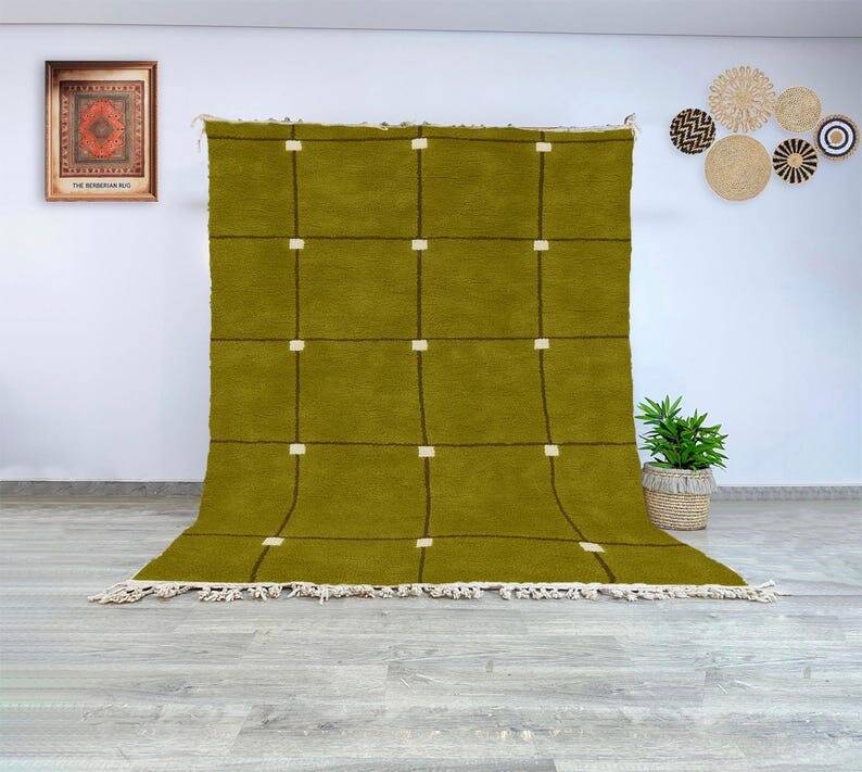 Handwoven natural wool rug, size 150/250 cm.