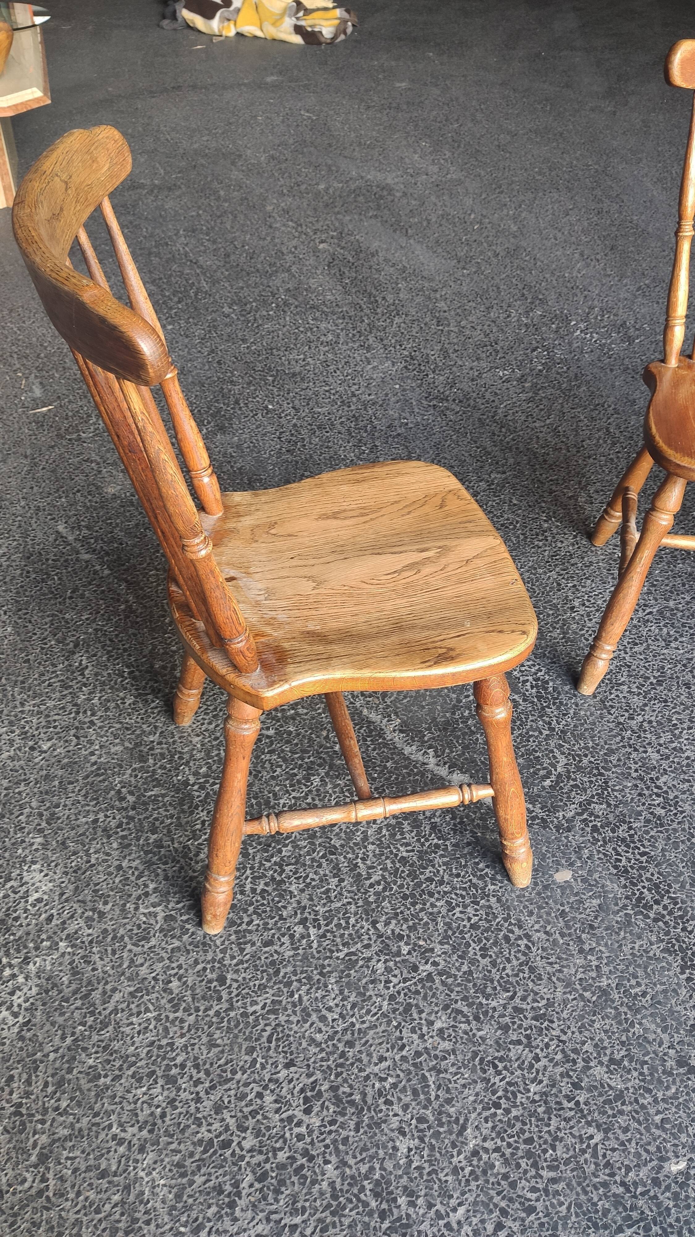 Série de 4 chaises bistrot, western en chêne
