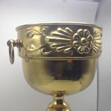 Old planter on foot in hammered brass pushed back height 44 cm