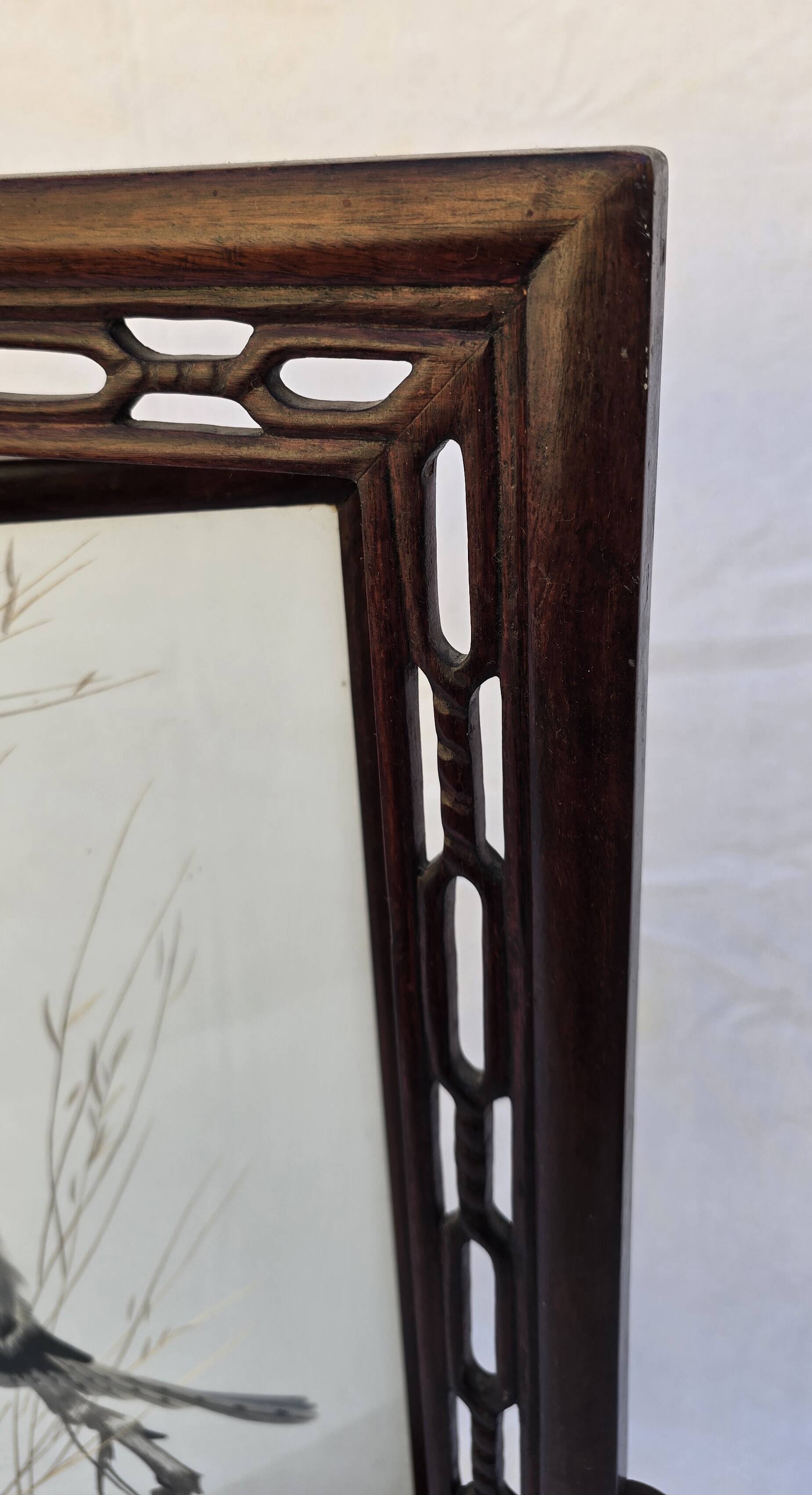 Chinese wooden table screen, decorated with feather marquetry.