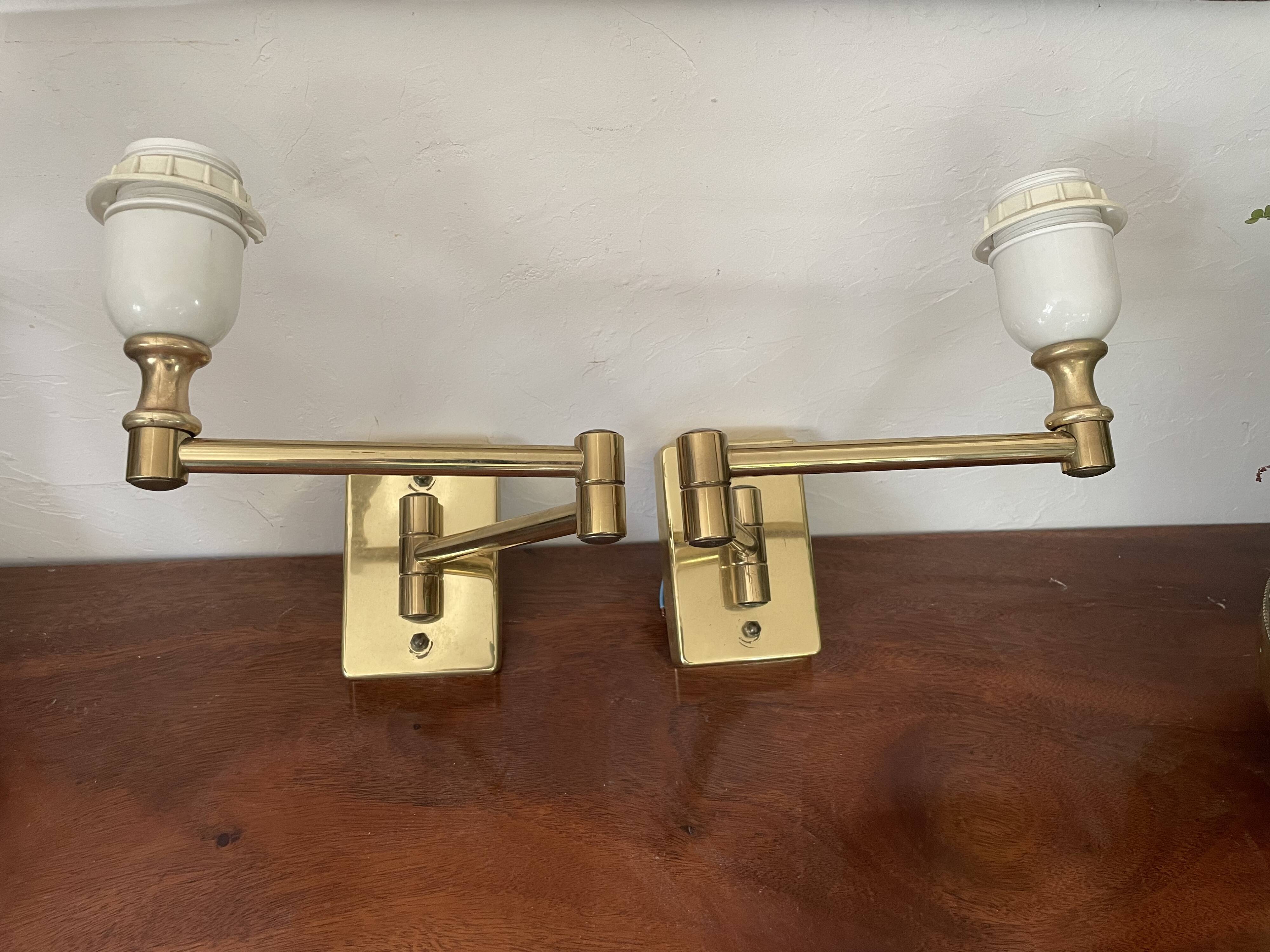 Paires d’appliques articulées en laiton