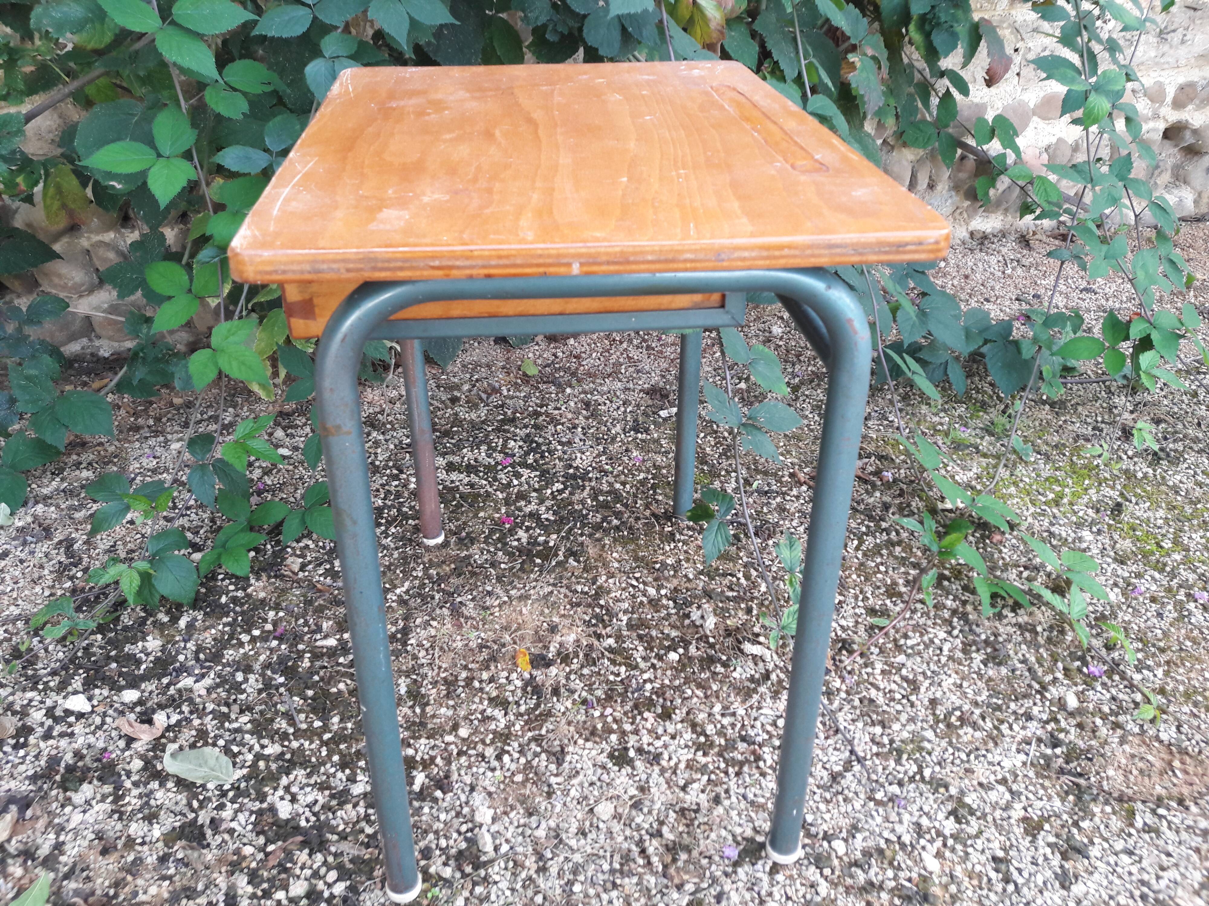 School desk with chair