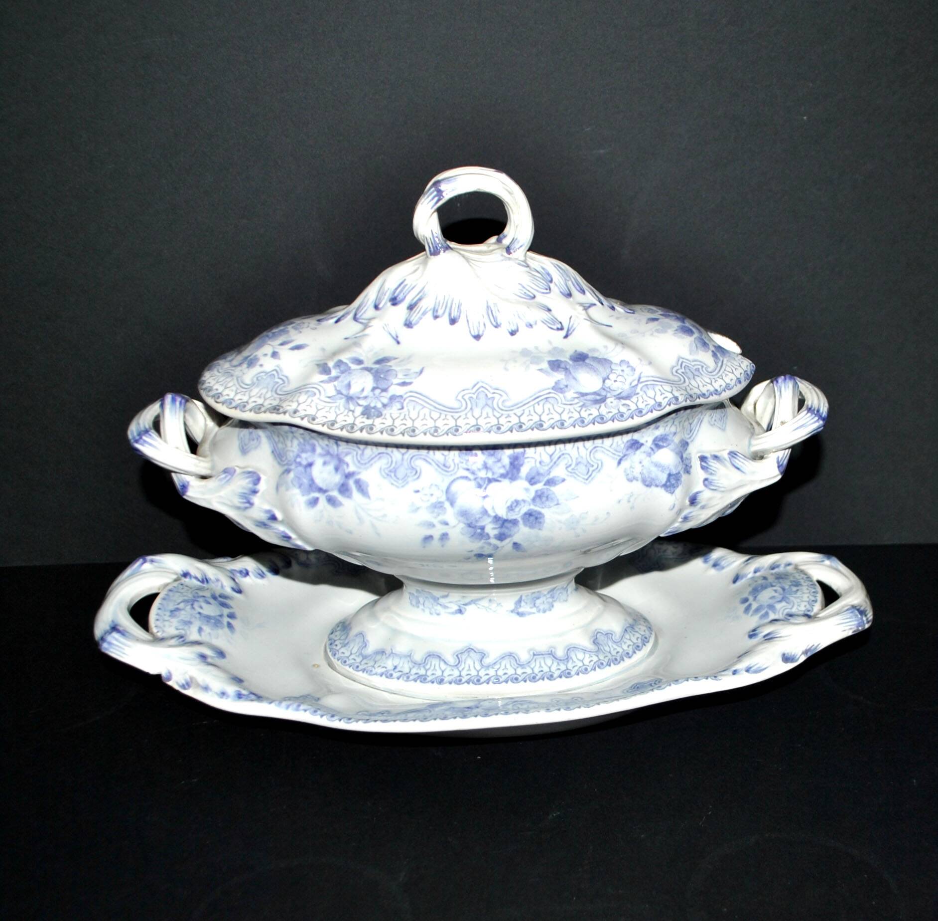 Antique earthenware sauceboat from CREIL MONTEREAU LM&Cie 1840-1870