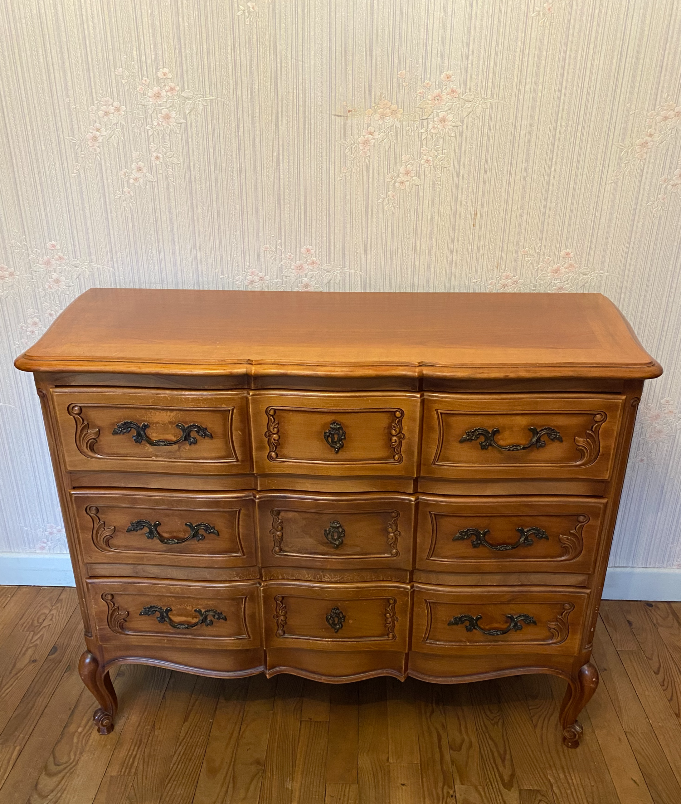 Crossbow commode in Louis XV style