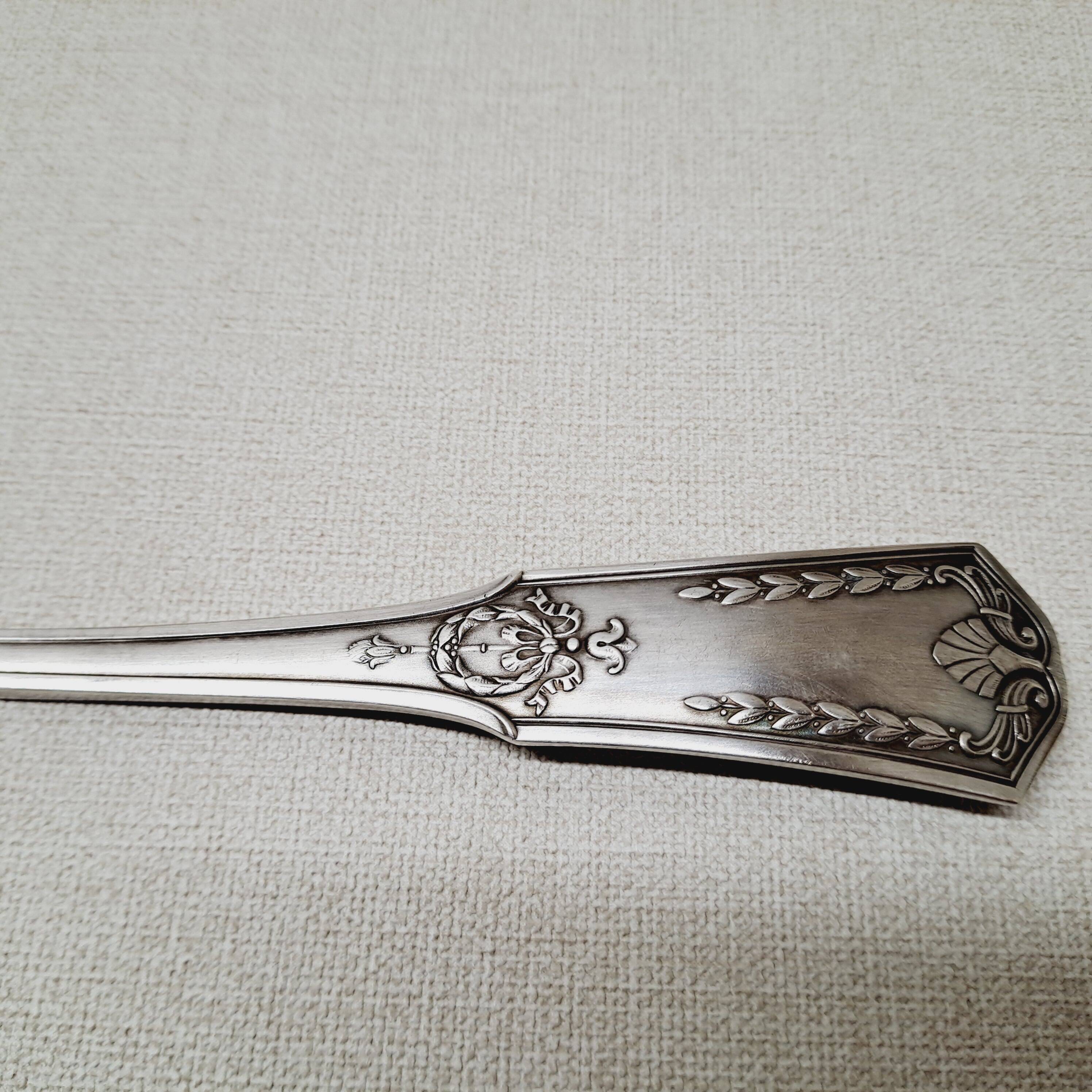 Silver metal cake server