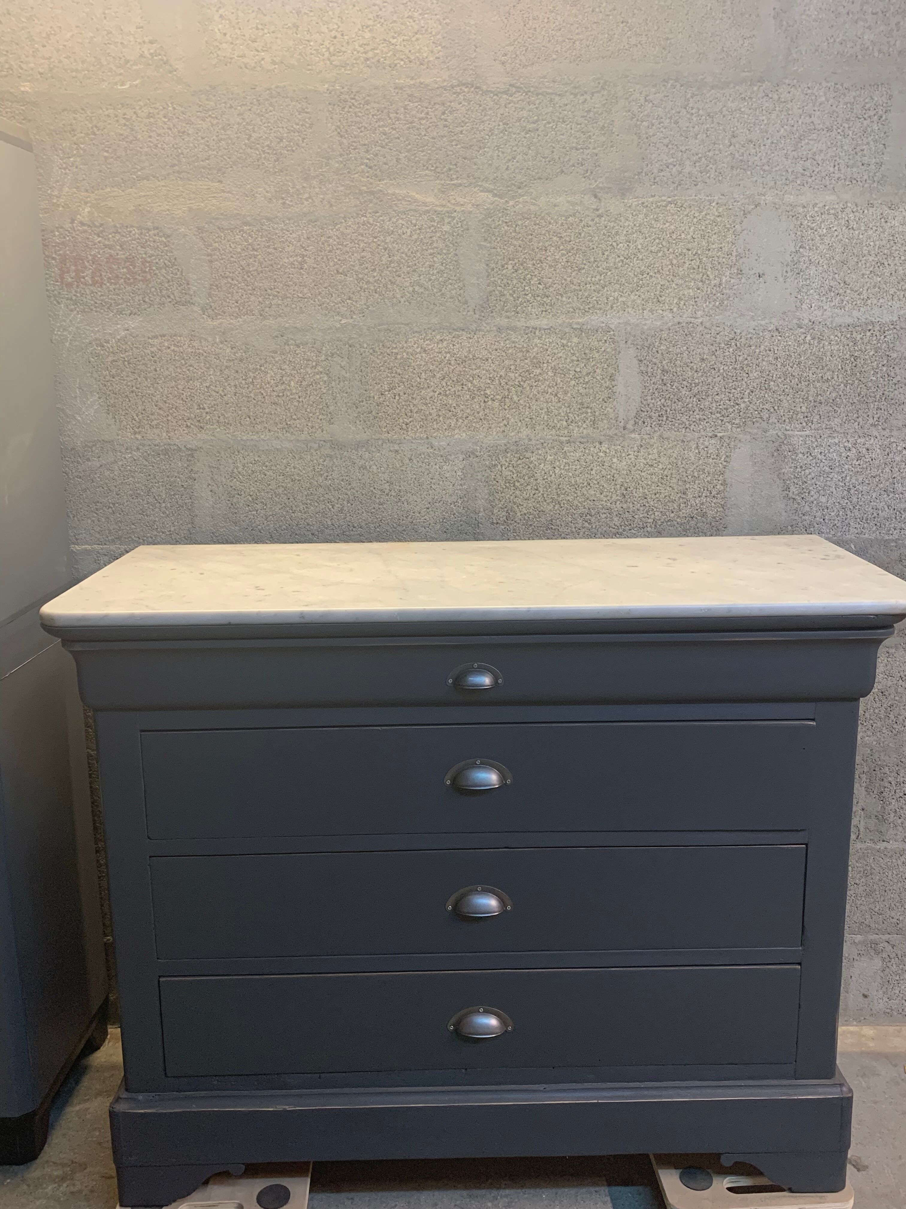 Commode plateau en marbre