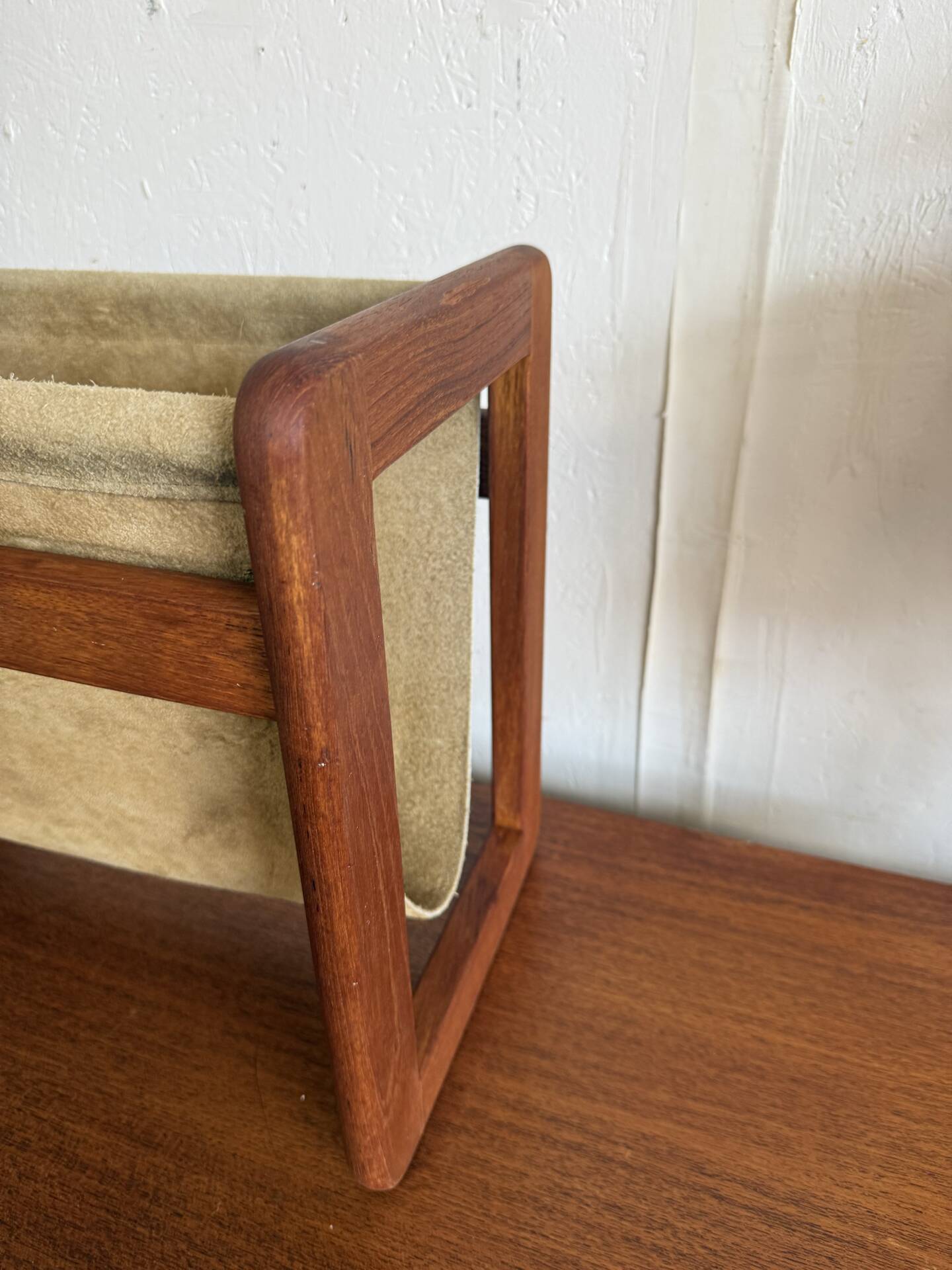 Scandinavian magazine rack in teak and leather, 1960