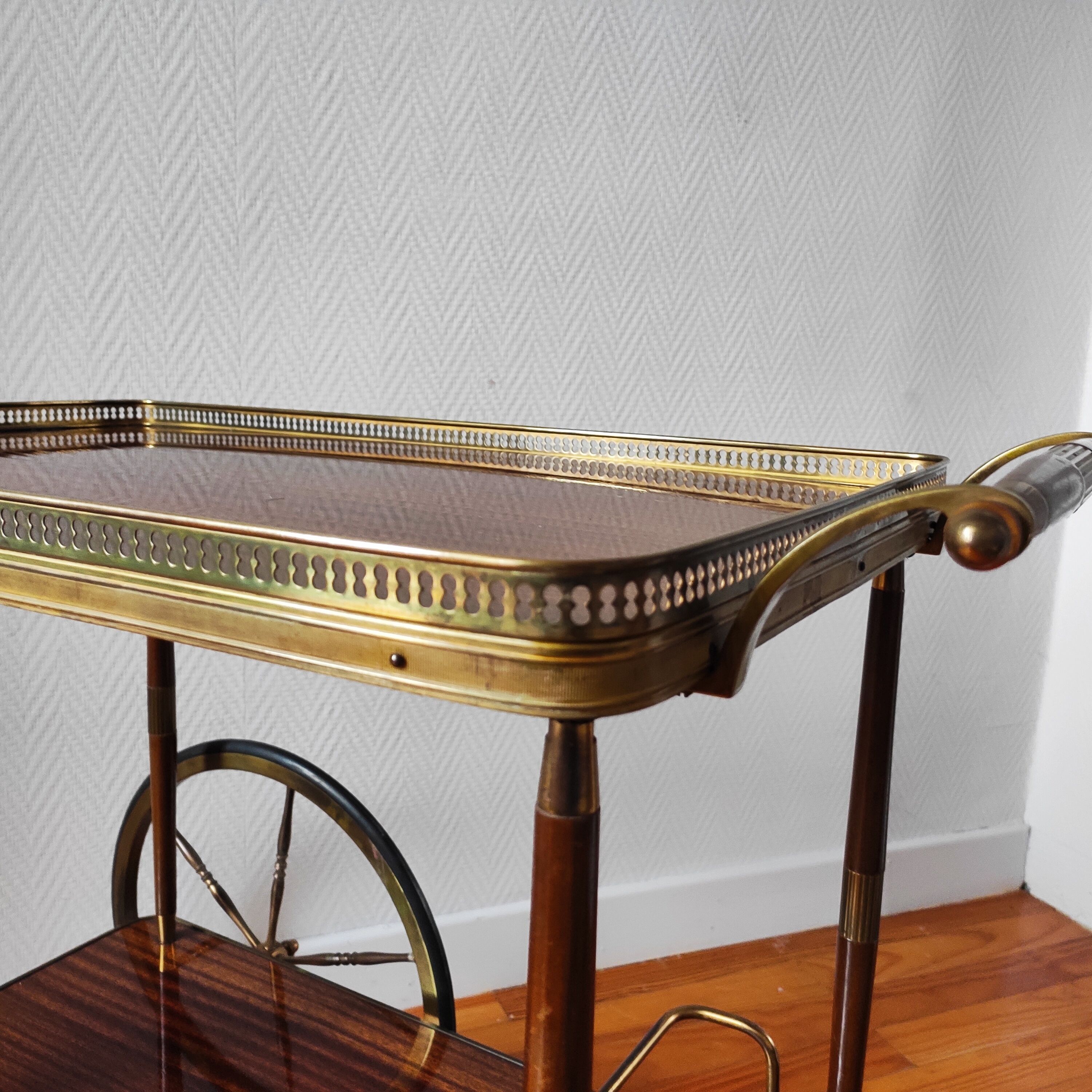 Rolling service or service trolley