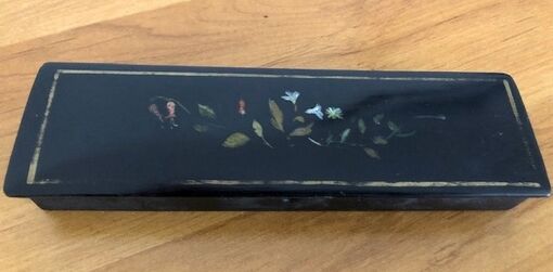 Pen tray in black lacquered wood painted floral decoration