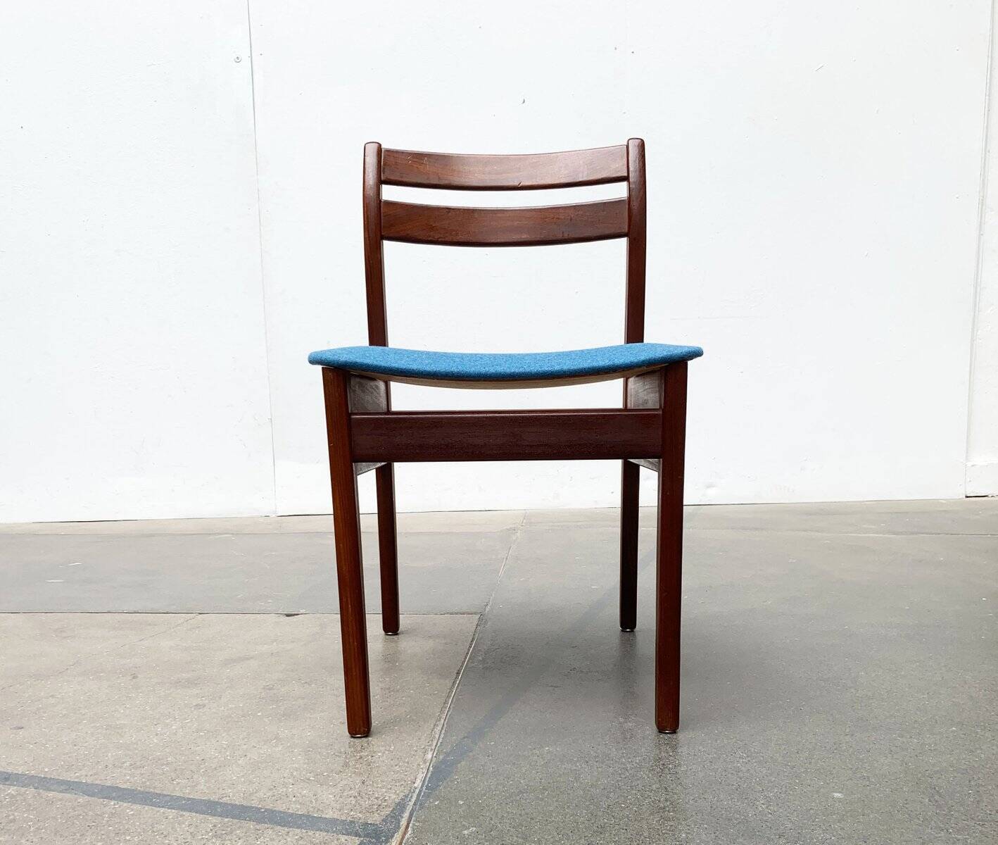 Mid-century walnut dining chairs, 1960s, set of 6.