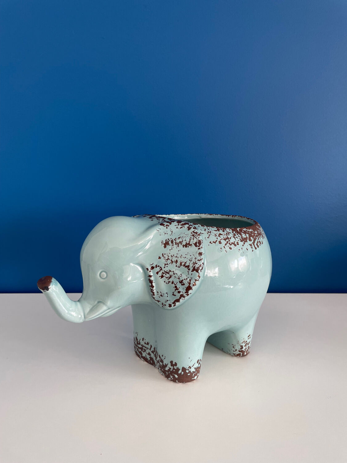 Enamelled elephant pot cover
