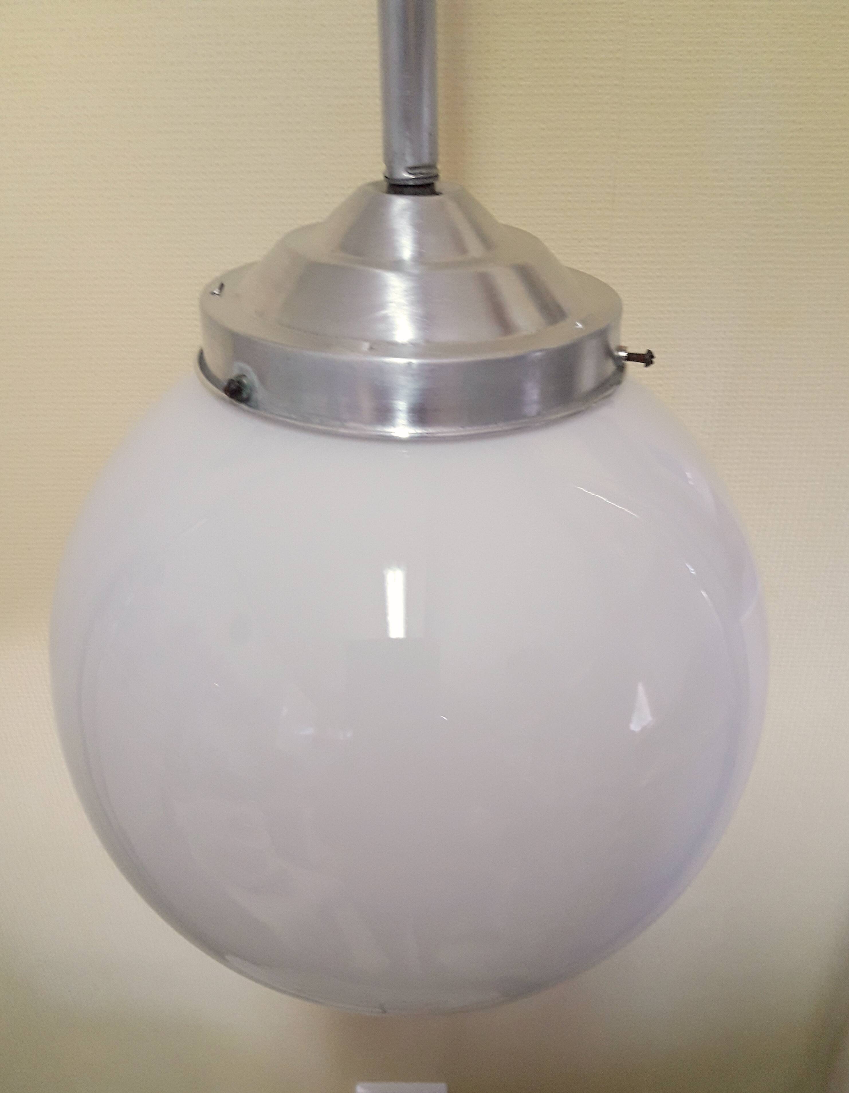 Suspension globe opaline Art Deco from the 1930s