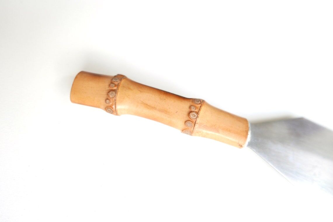 Pelle à tarte avec manche en bambou années 60