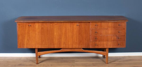 Buffet rétro en teck des années 1960 par Dalescraft