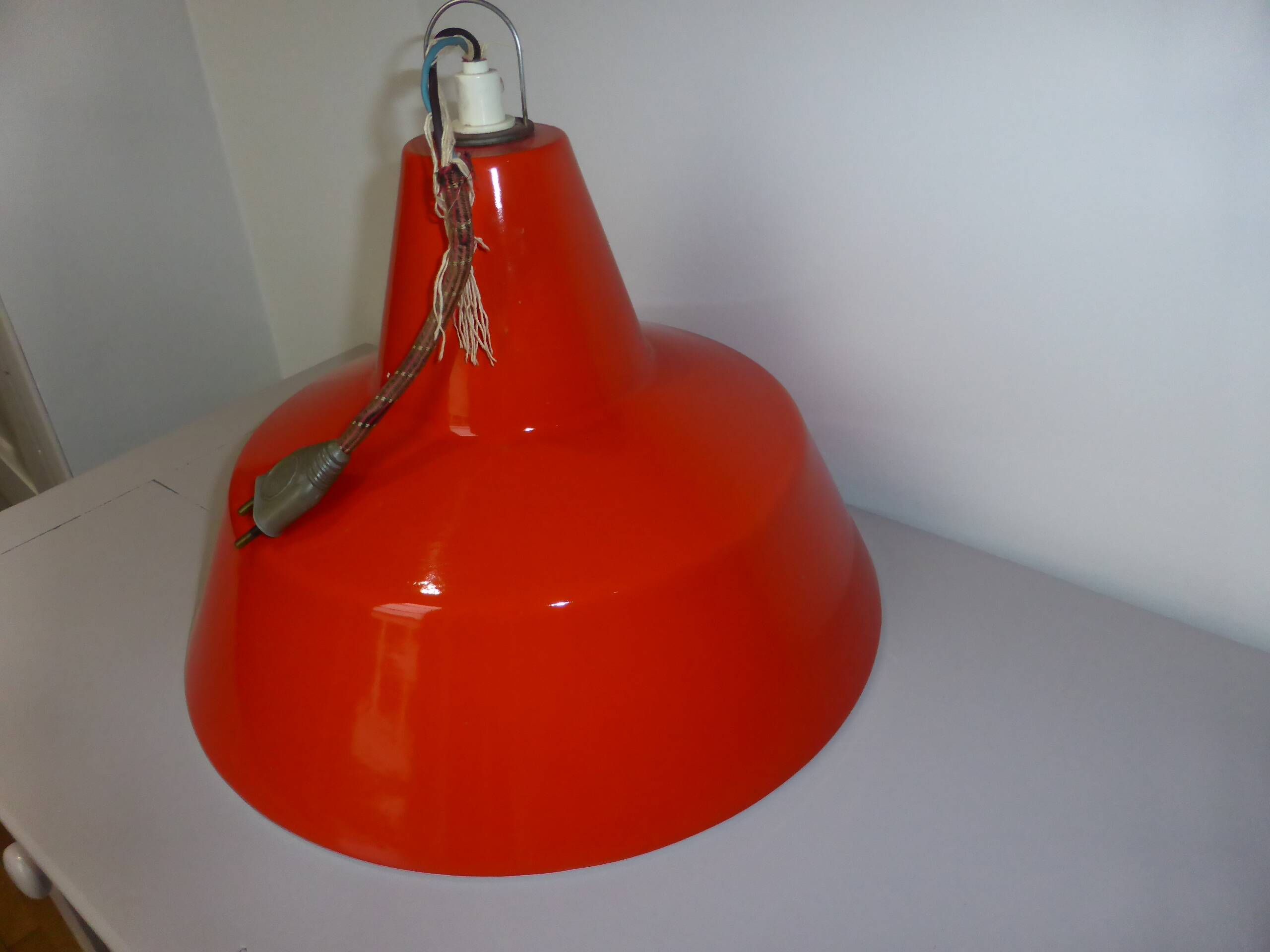 Vintage orange and white enamelled sheet metal industrial pendant light 231135