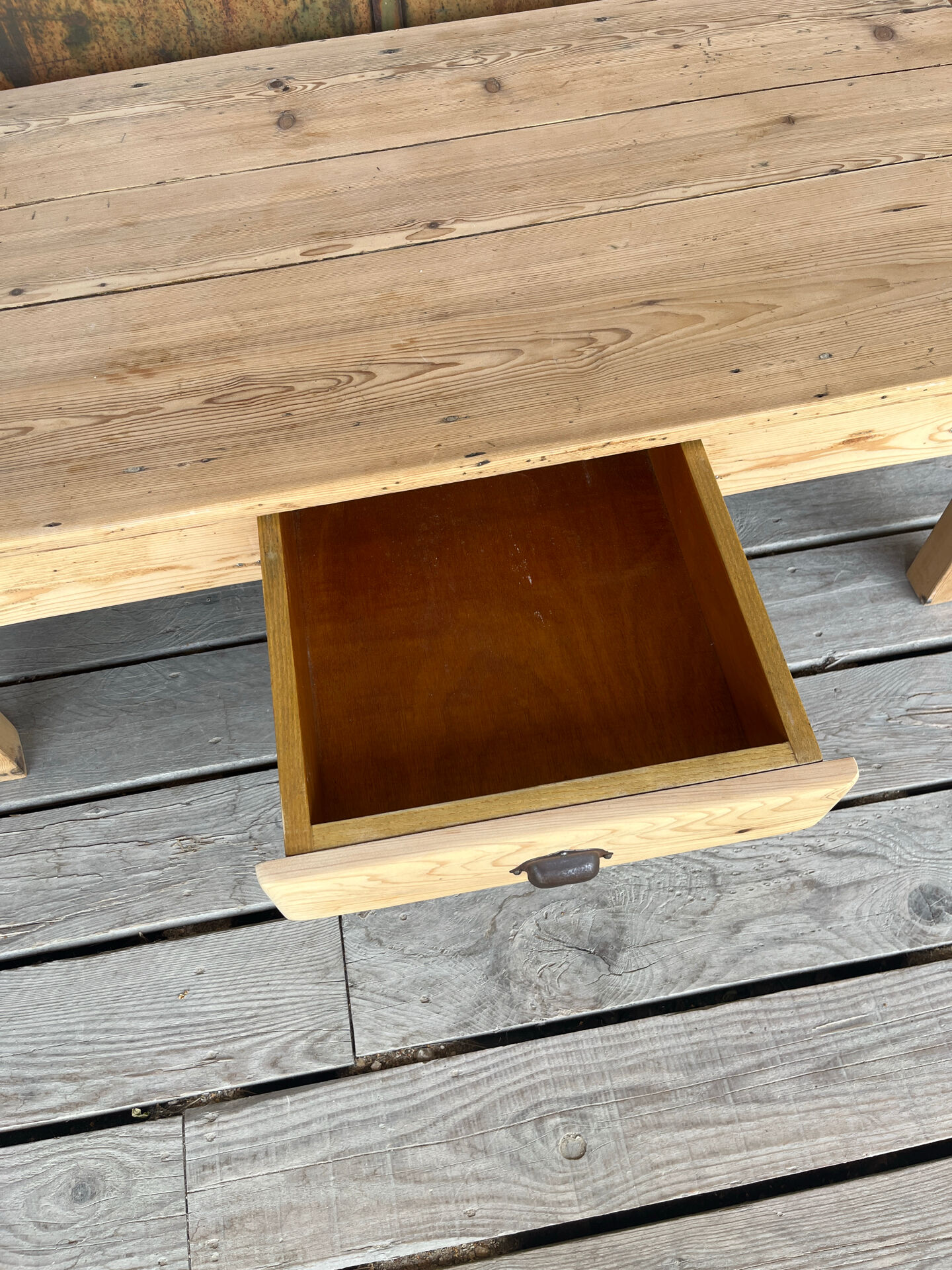 Table basse en bois brut
