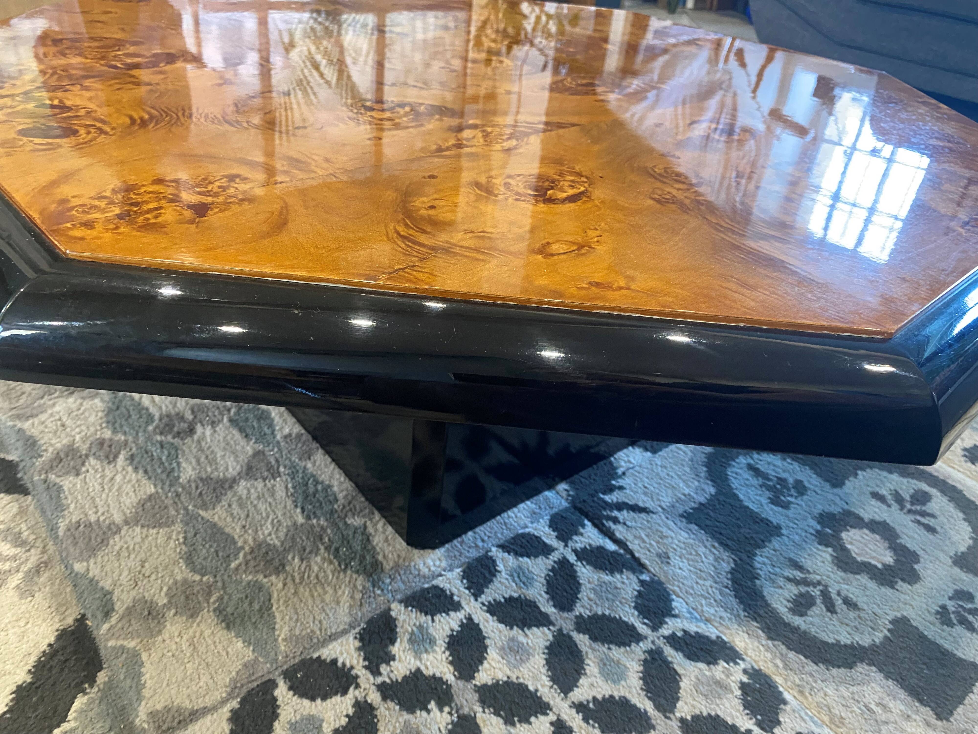 Table basse en loupe d’orme vintage 70s
