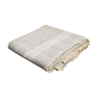 Bed throw in kita loincloth, ethnic motif