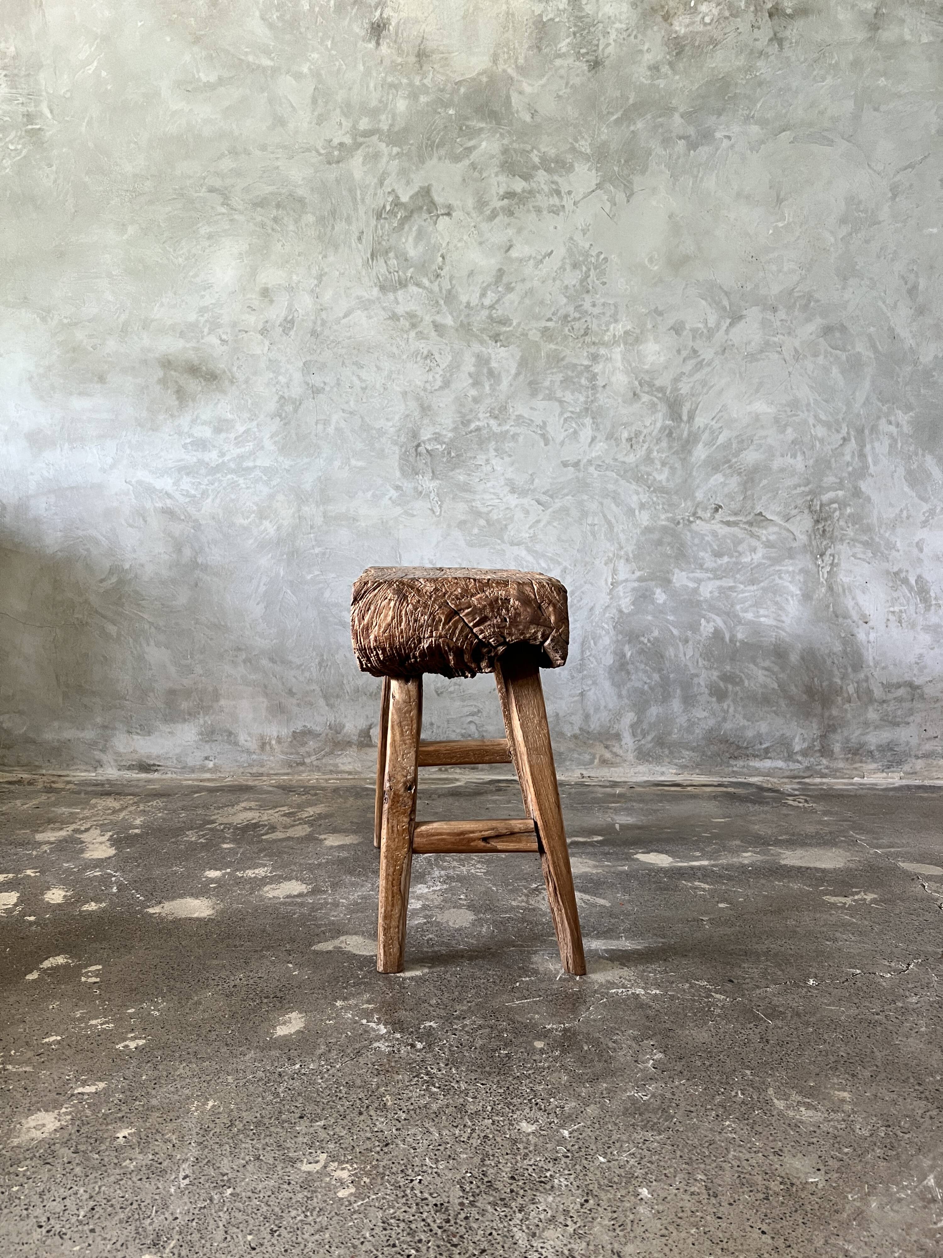 Small organic bench in blond Asian teak quadripod - Tujuh