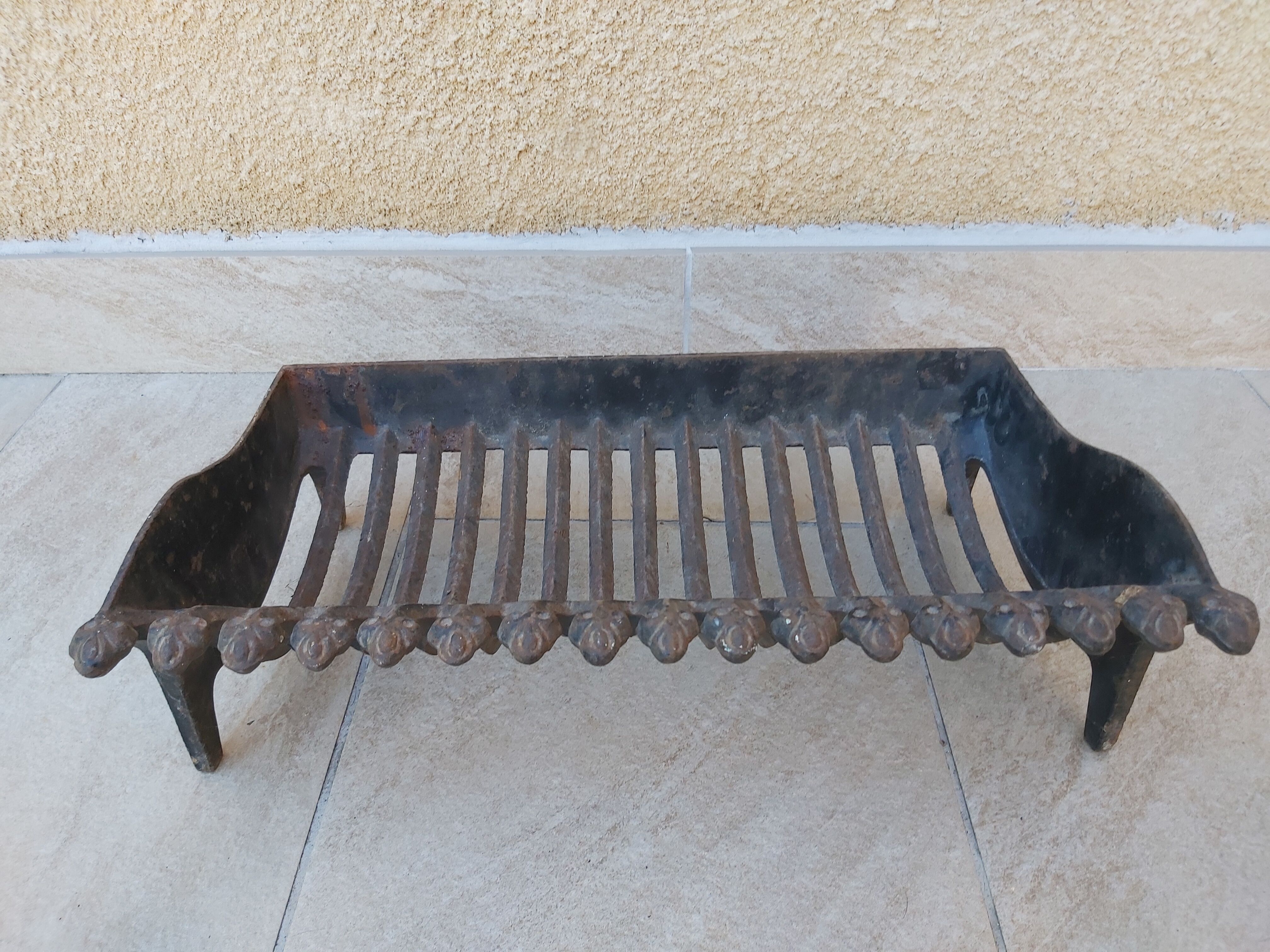 Cast iron log holder La Picarde