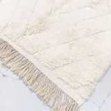 Moroccan Berber carpet Beni Ouarain with engraved diamonds in the weft 2.30x1.53m