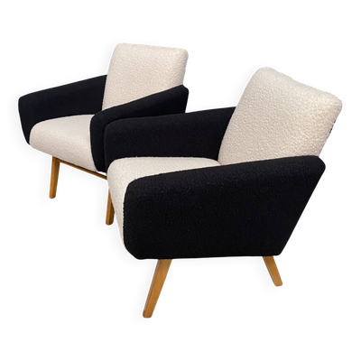 2 fauteuils en tissu bouclé noir et blanc, années 1960
