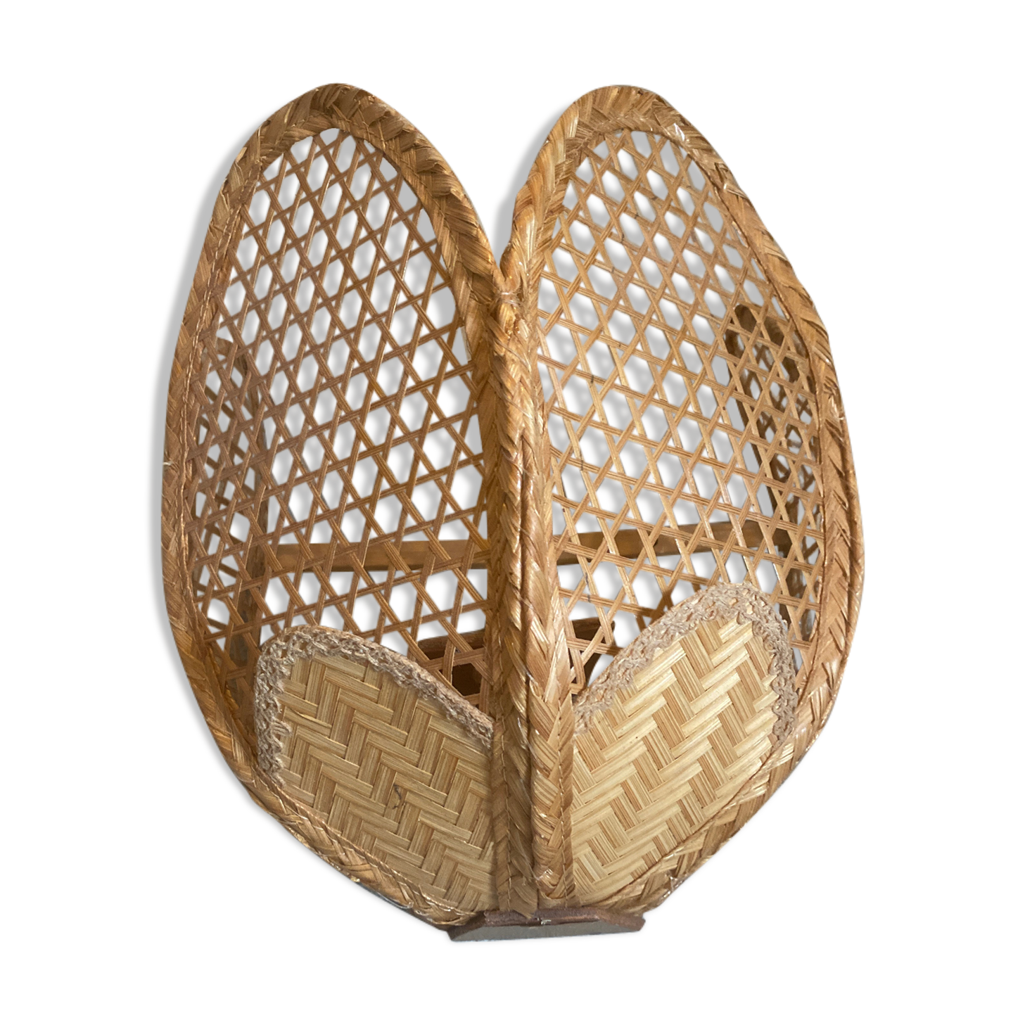 Wicker wall lamp