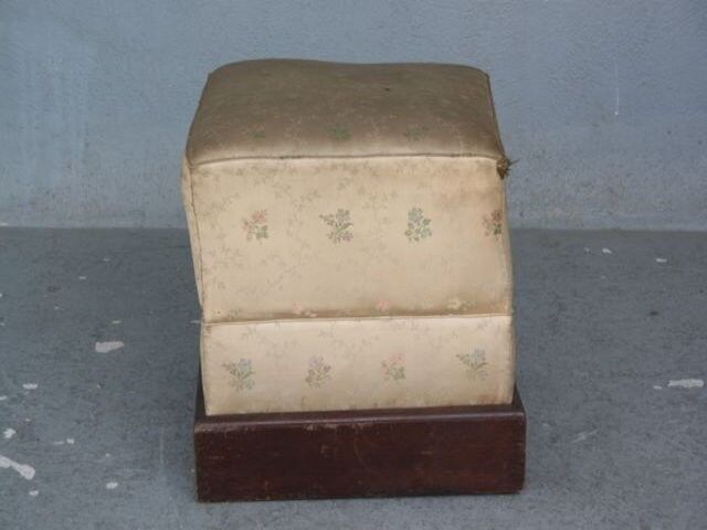Pouf of vintage 1900