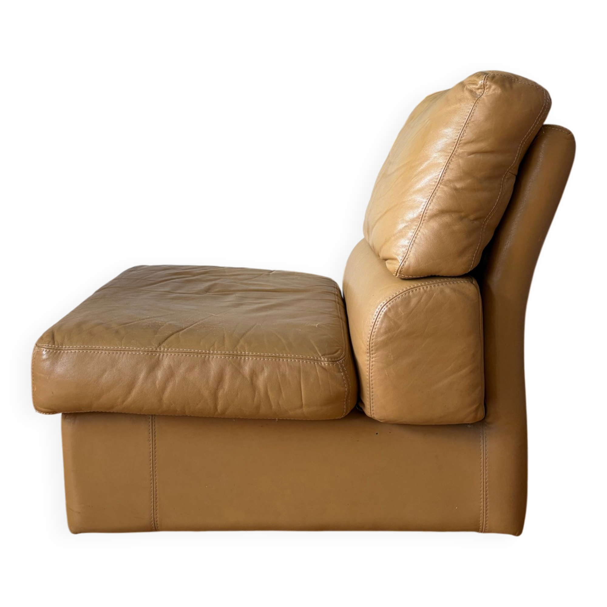 Chauffeuse en cuir vintage