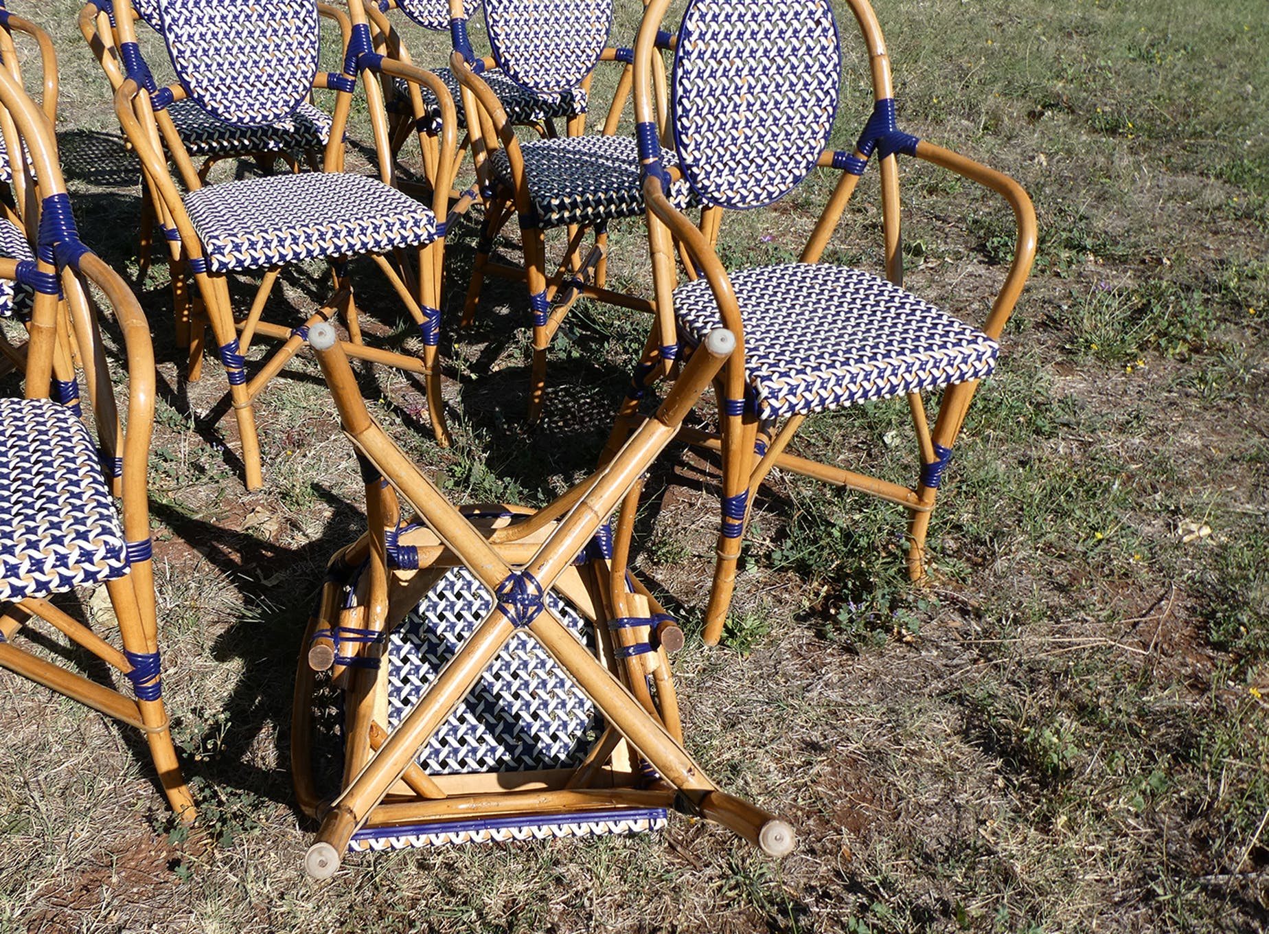 Lot de 5 fauteuils bistrot de terrasse type "parisienne" blanc et bleu