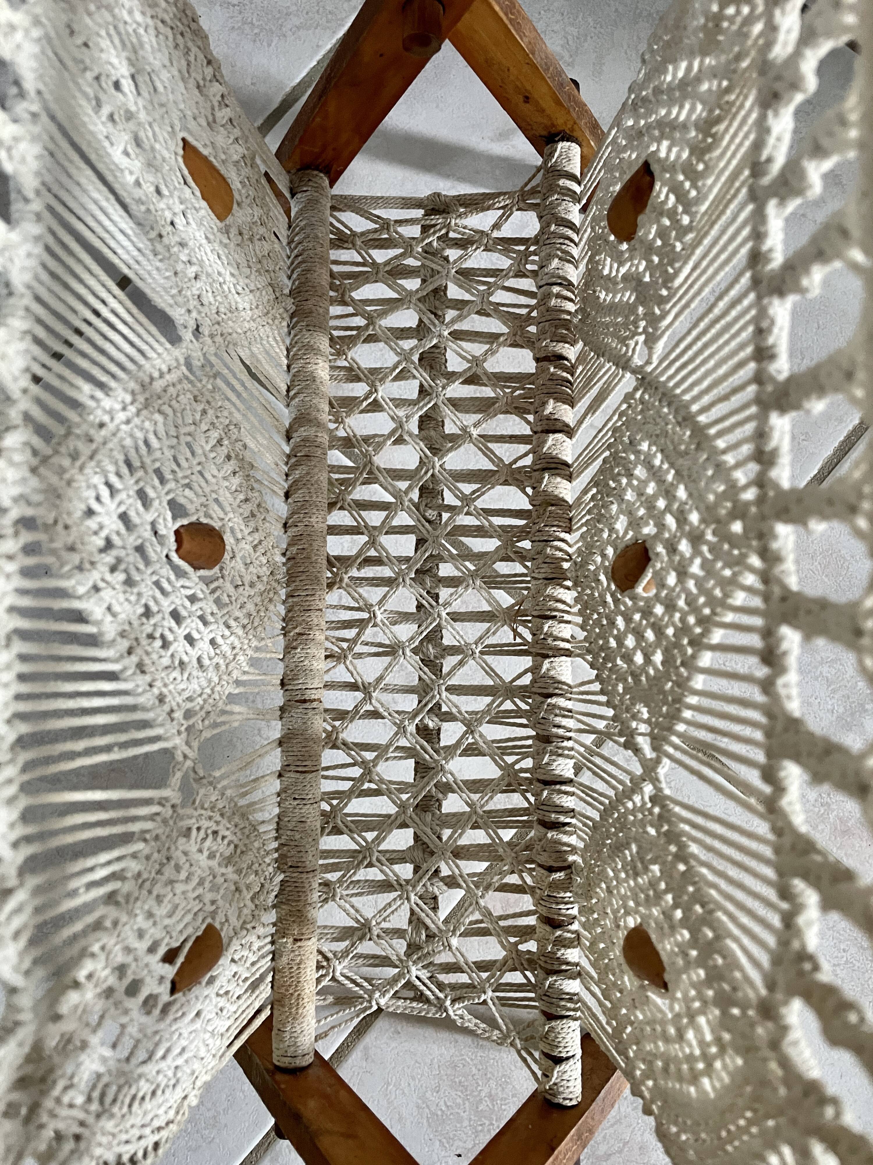 Porte-revue macramé et perles de bois