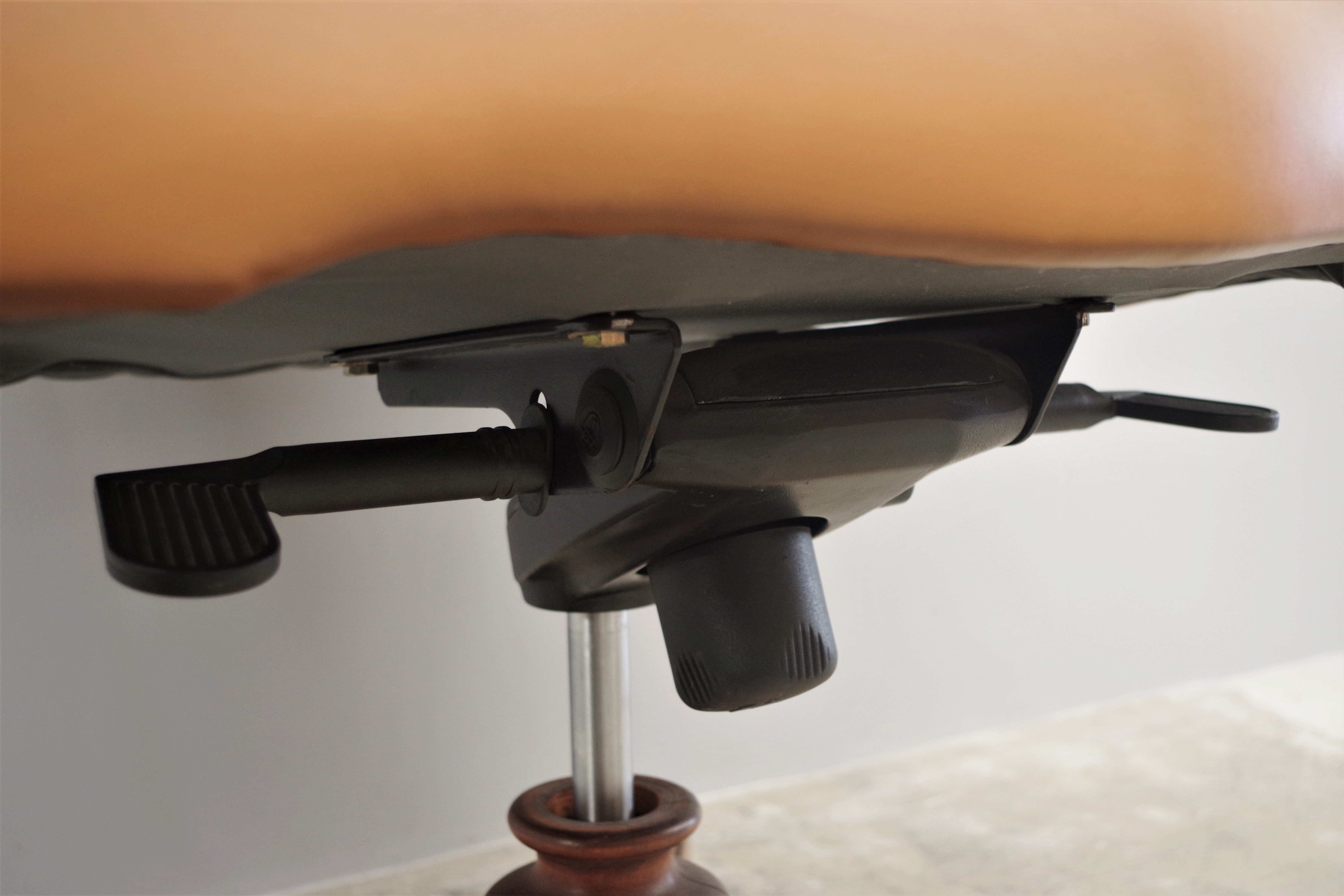 Leather office chair by Fior, 1980