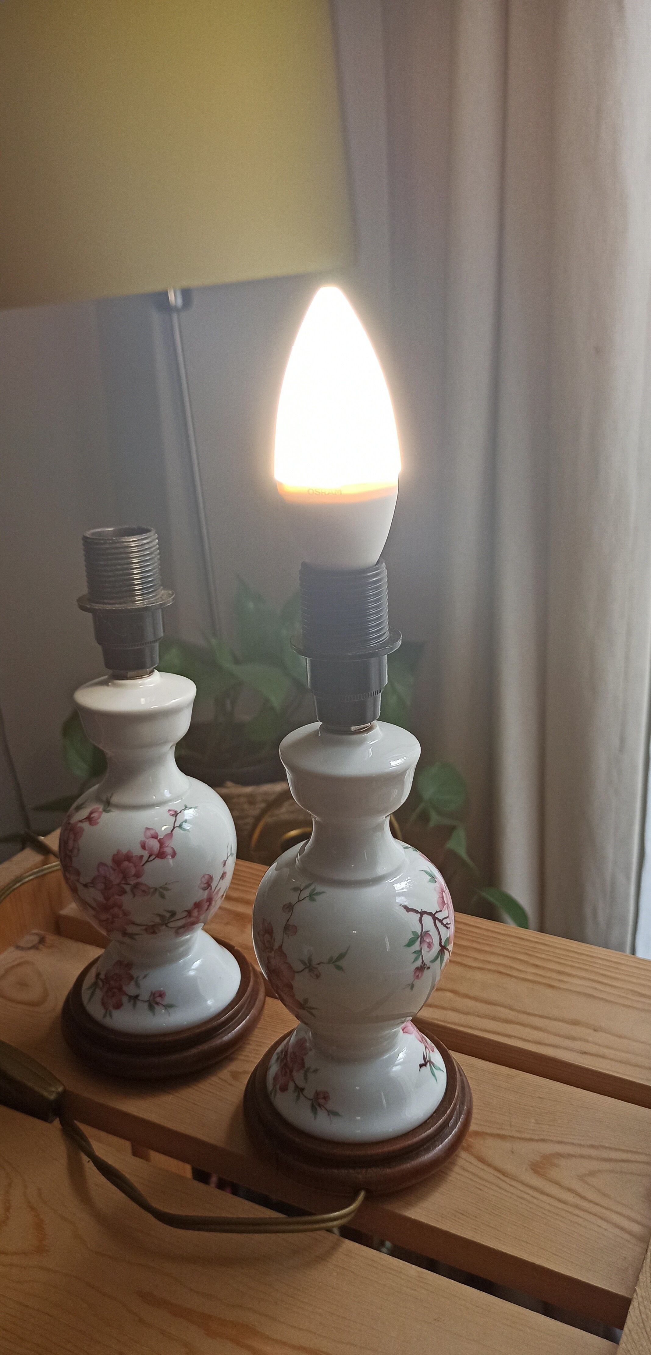 Pair of floral pattern bedside lamps