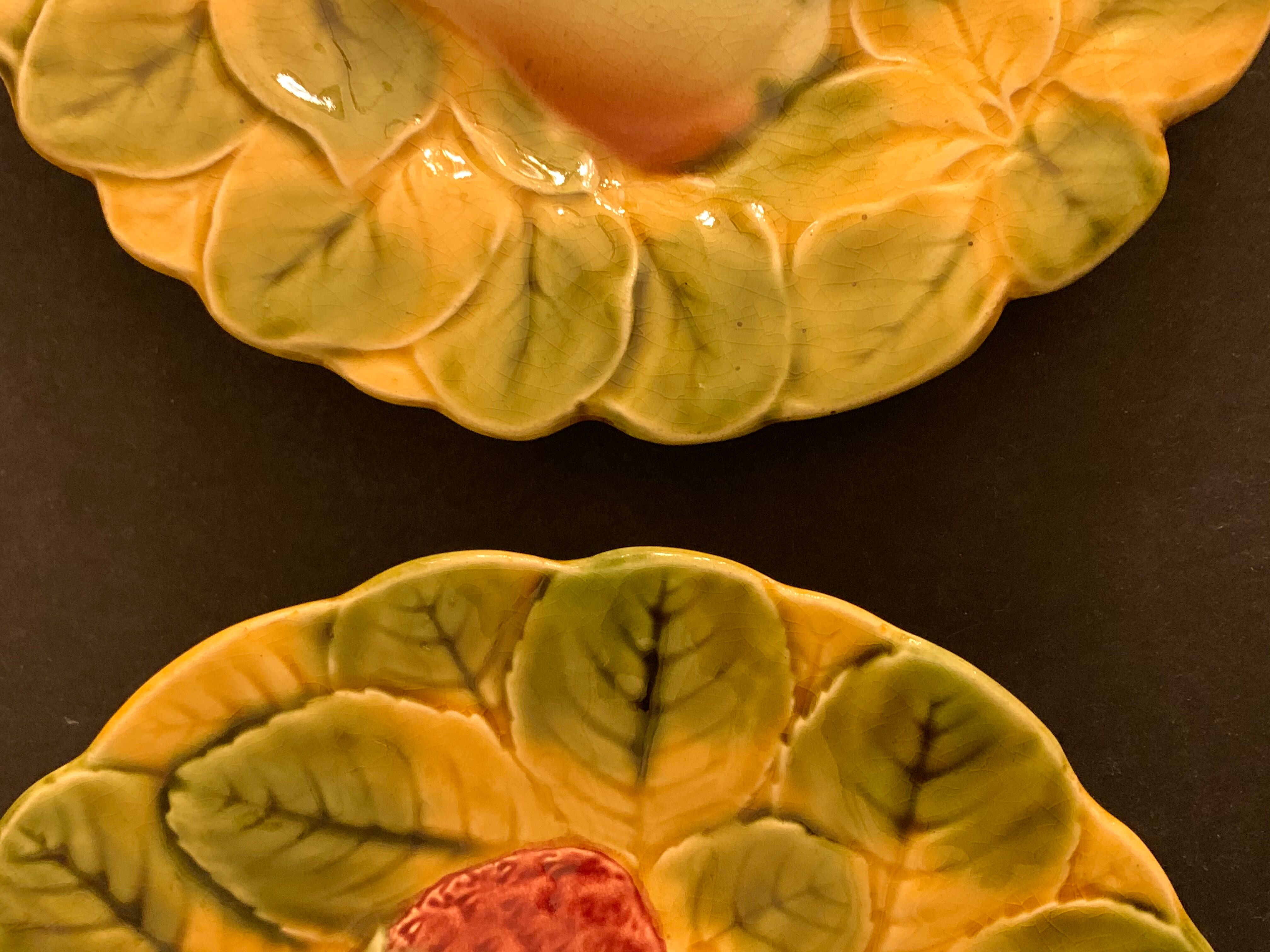 2 dessert plates in Sarreguemines fruit, strawberries and pears, early 19th century