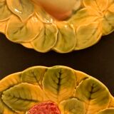 2 dessert plates in Sarreguemines fruit, strawberries and pears, early 19th century