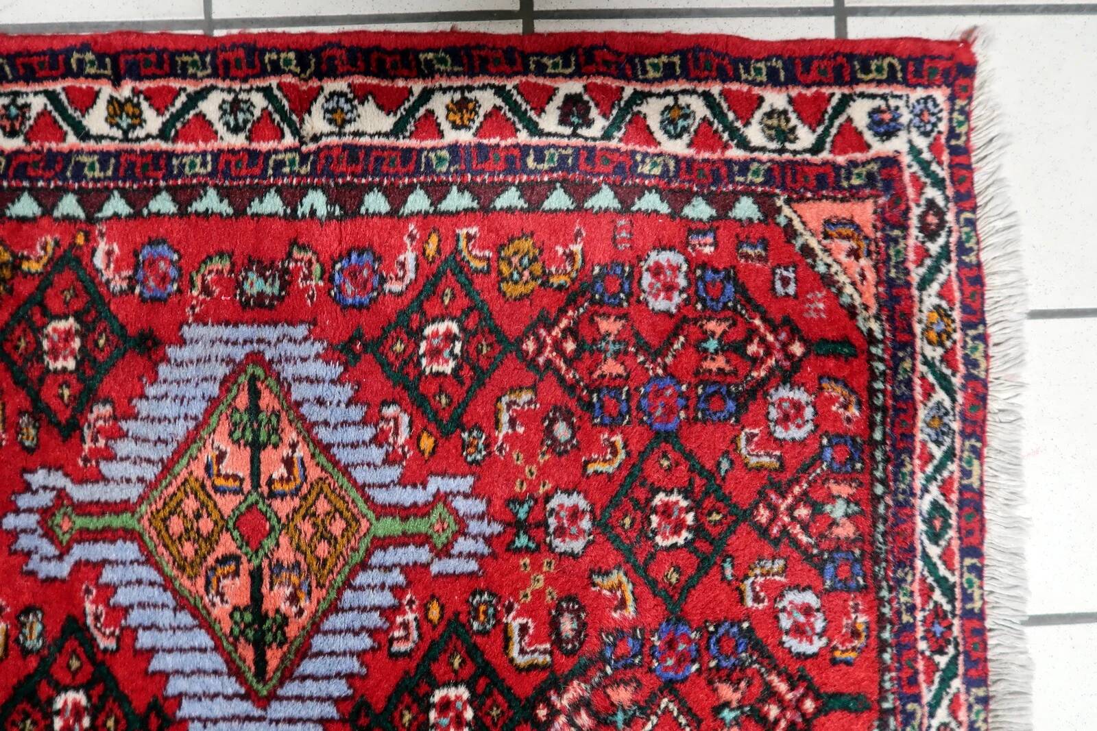 1960s Handmade Wool Rug with Red Medallion, 63 × 91 cm - 1C1289