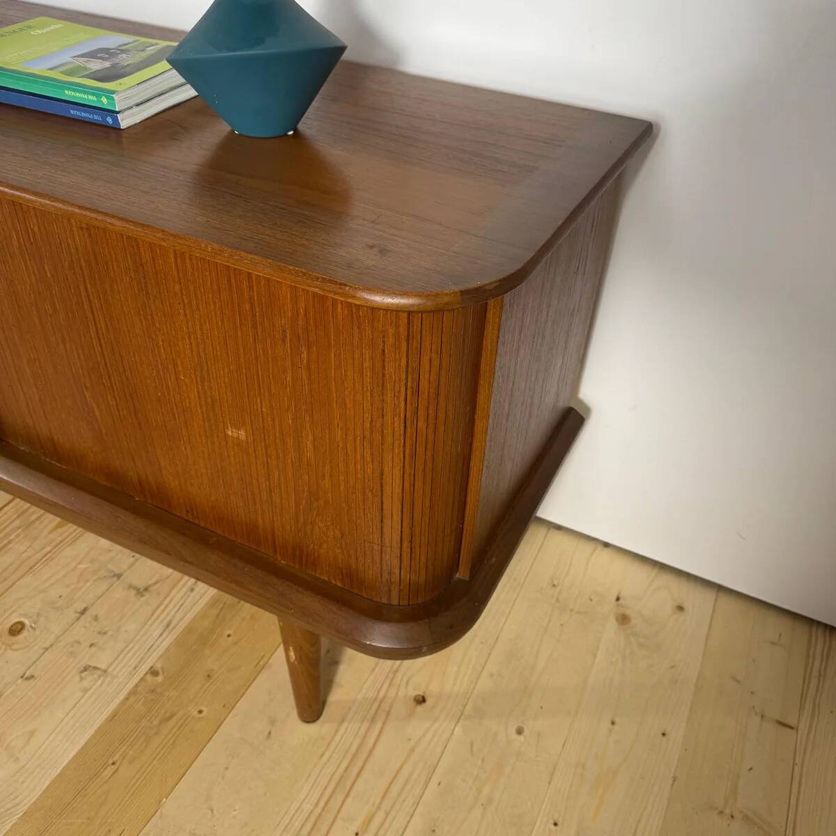 Vintage teak sideboard with rounded edges and sliding doors – mid-century Scandinavian design.