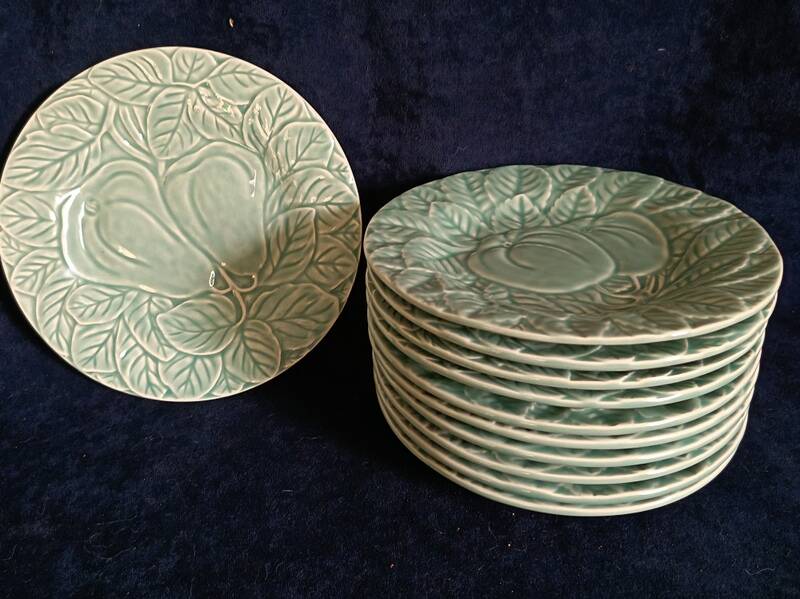 11 Bordallo Pinheiro plates