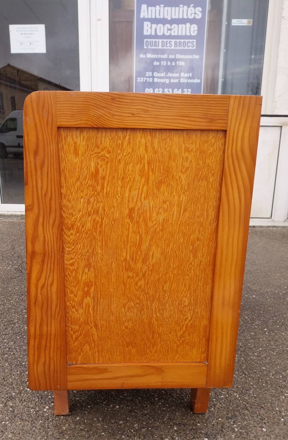 Compass feet chest of drawers