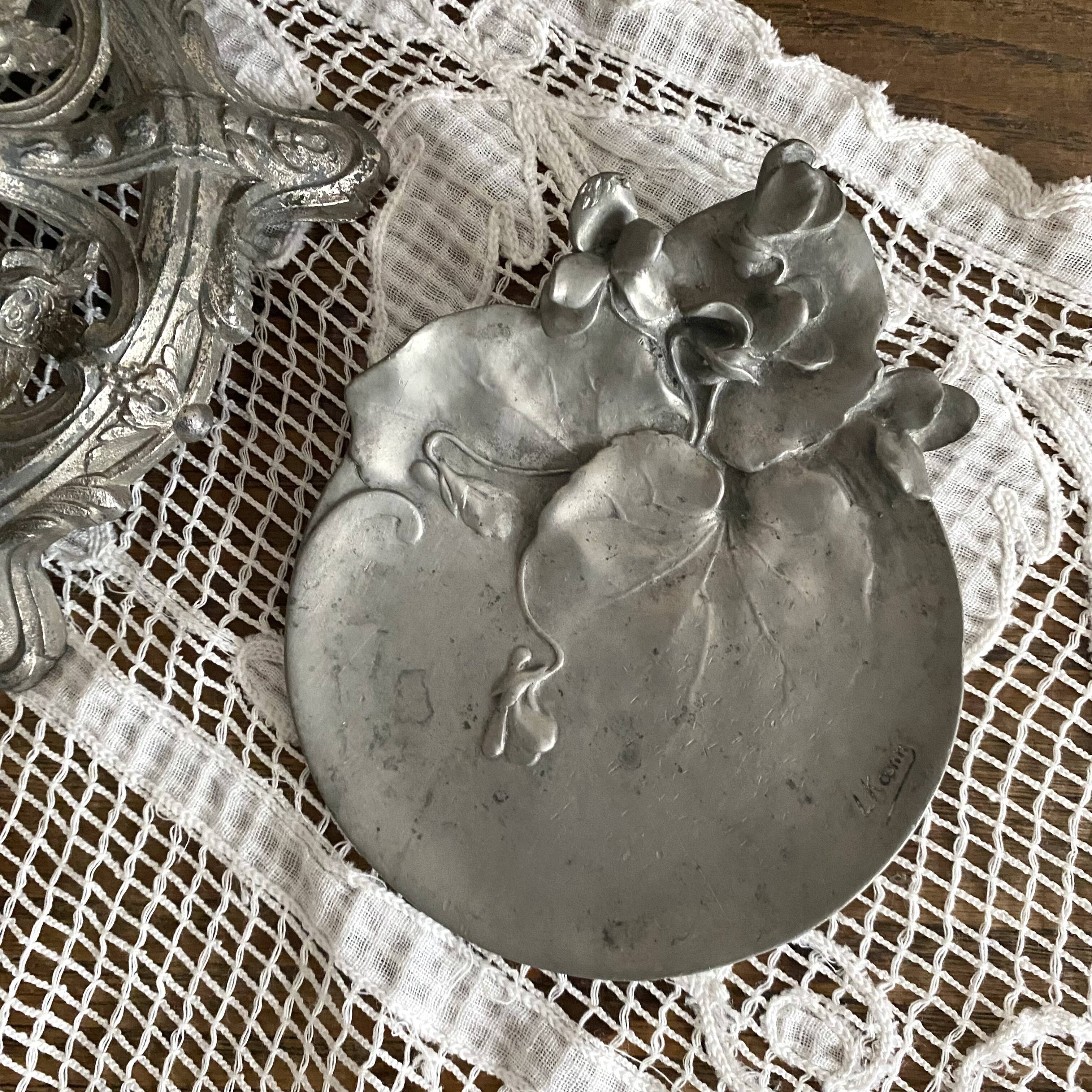 Art Nouveau ashtray in pewter signed L. Kann, foundry Siot-Decauville