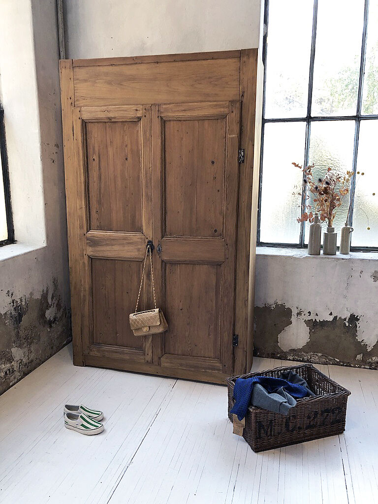 Pine good-food cabinet