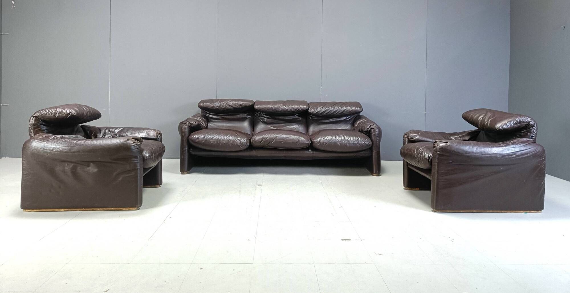 Maralunga leather sofa by Vico Magistretti for Cassina, 1973