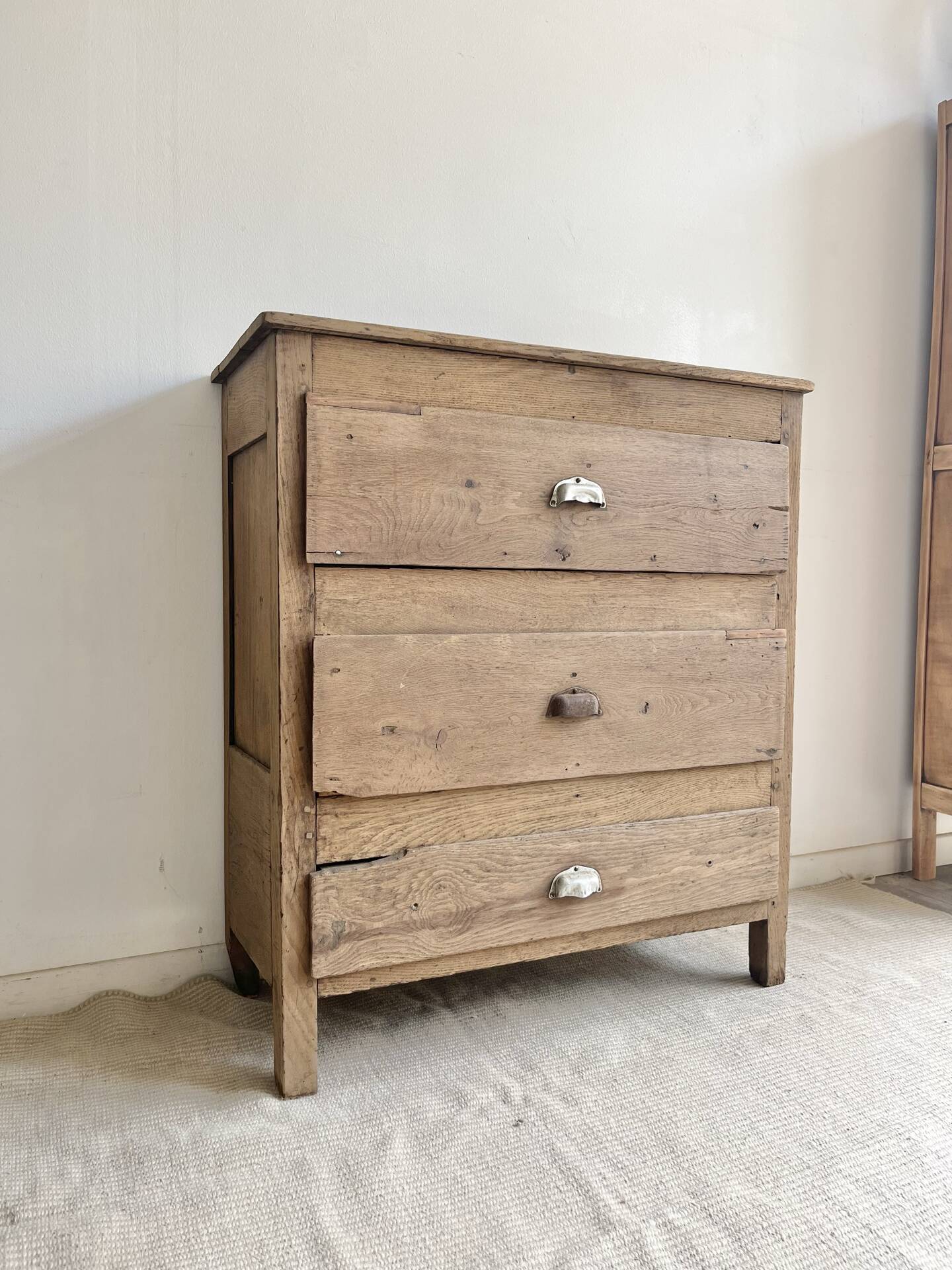 Atypical antique chest of drawers