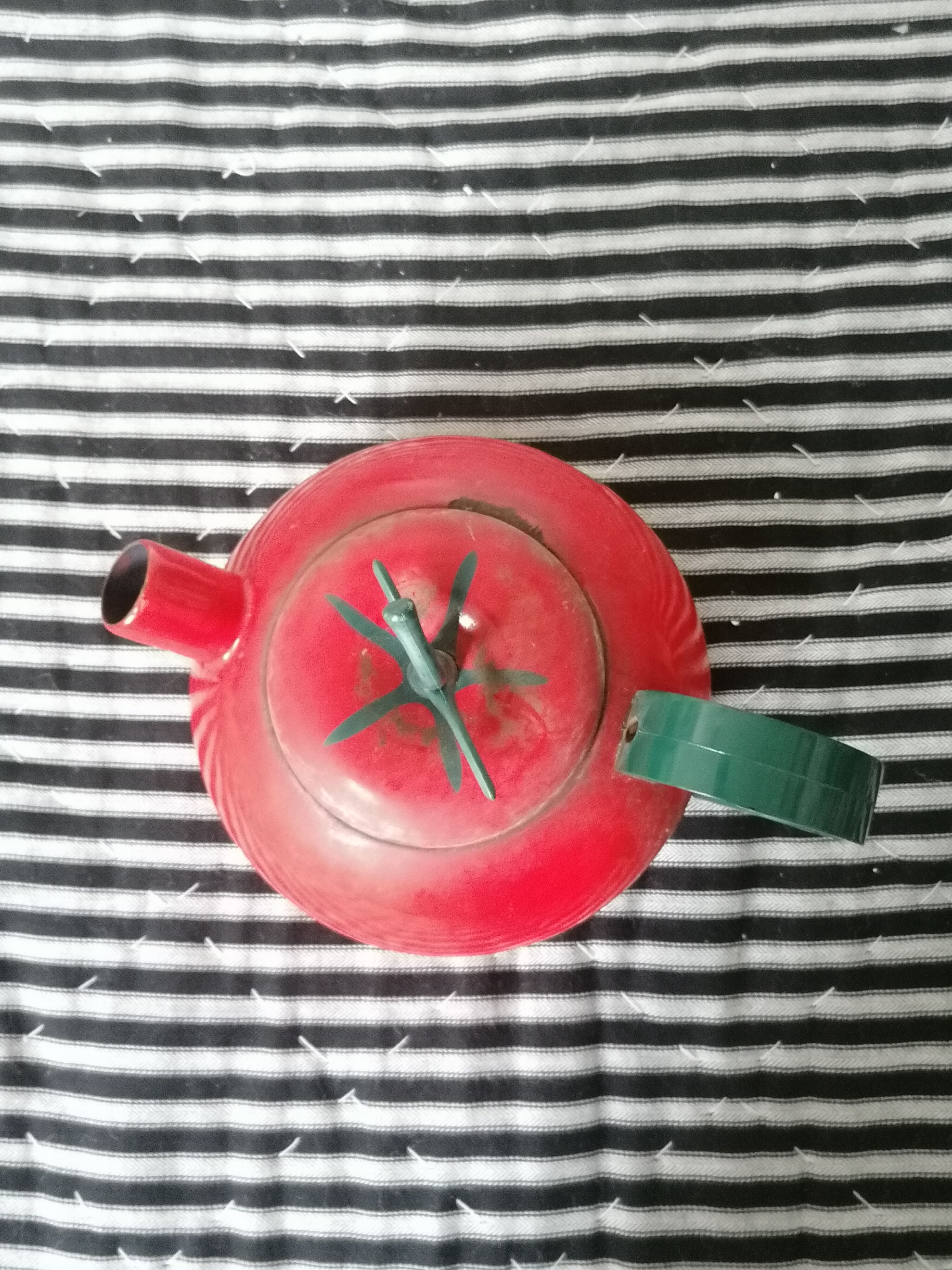 Decorative enamelled apple-shaped kettle