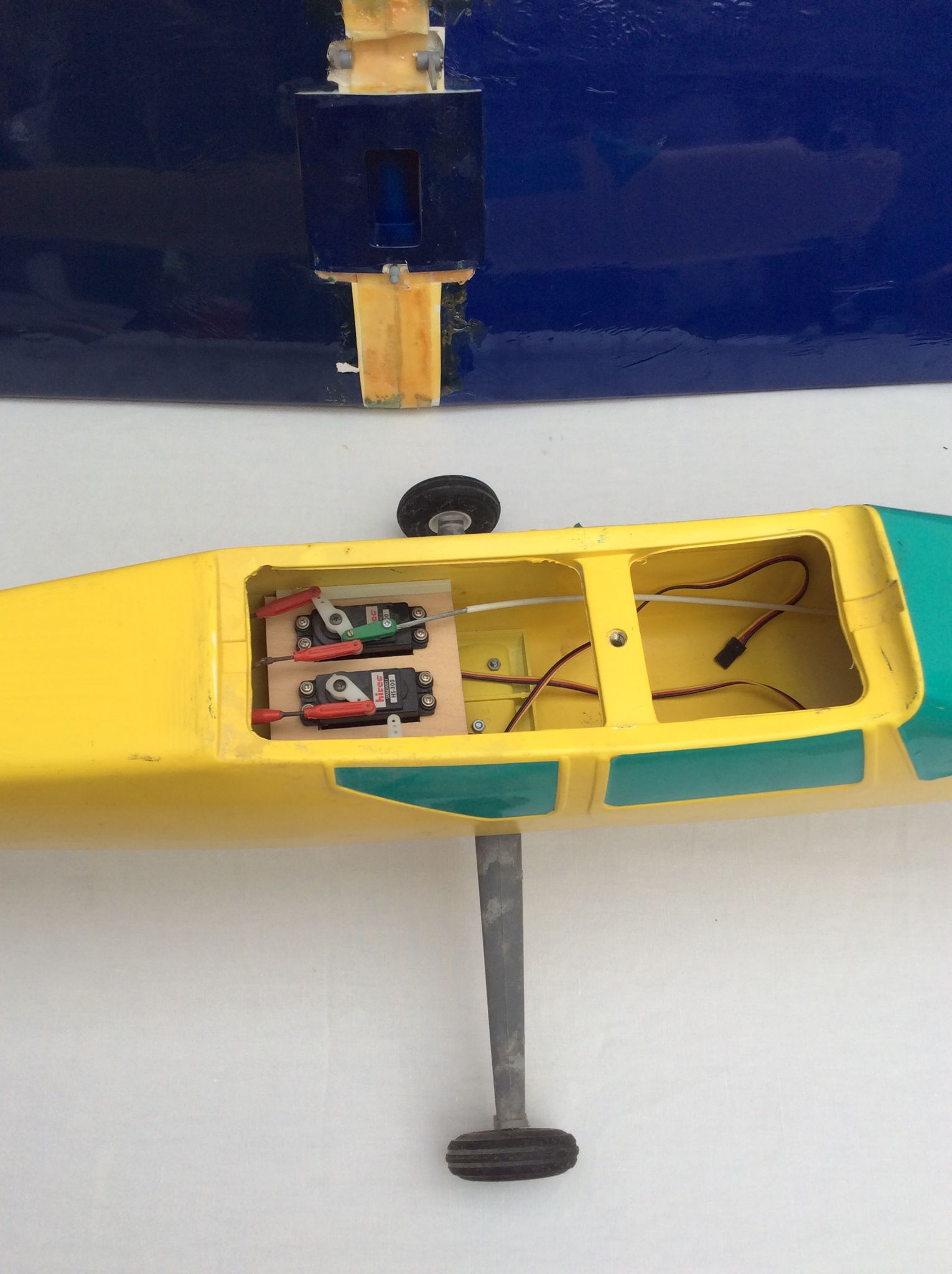 Model airplane circa 1980 years with gasoline engine in plastic dimension H-25cm- L-105- Pr-170
