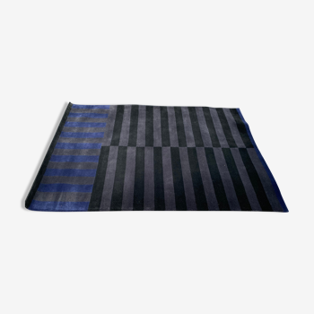 Hem stripe rug black/grey/blue